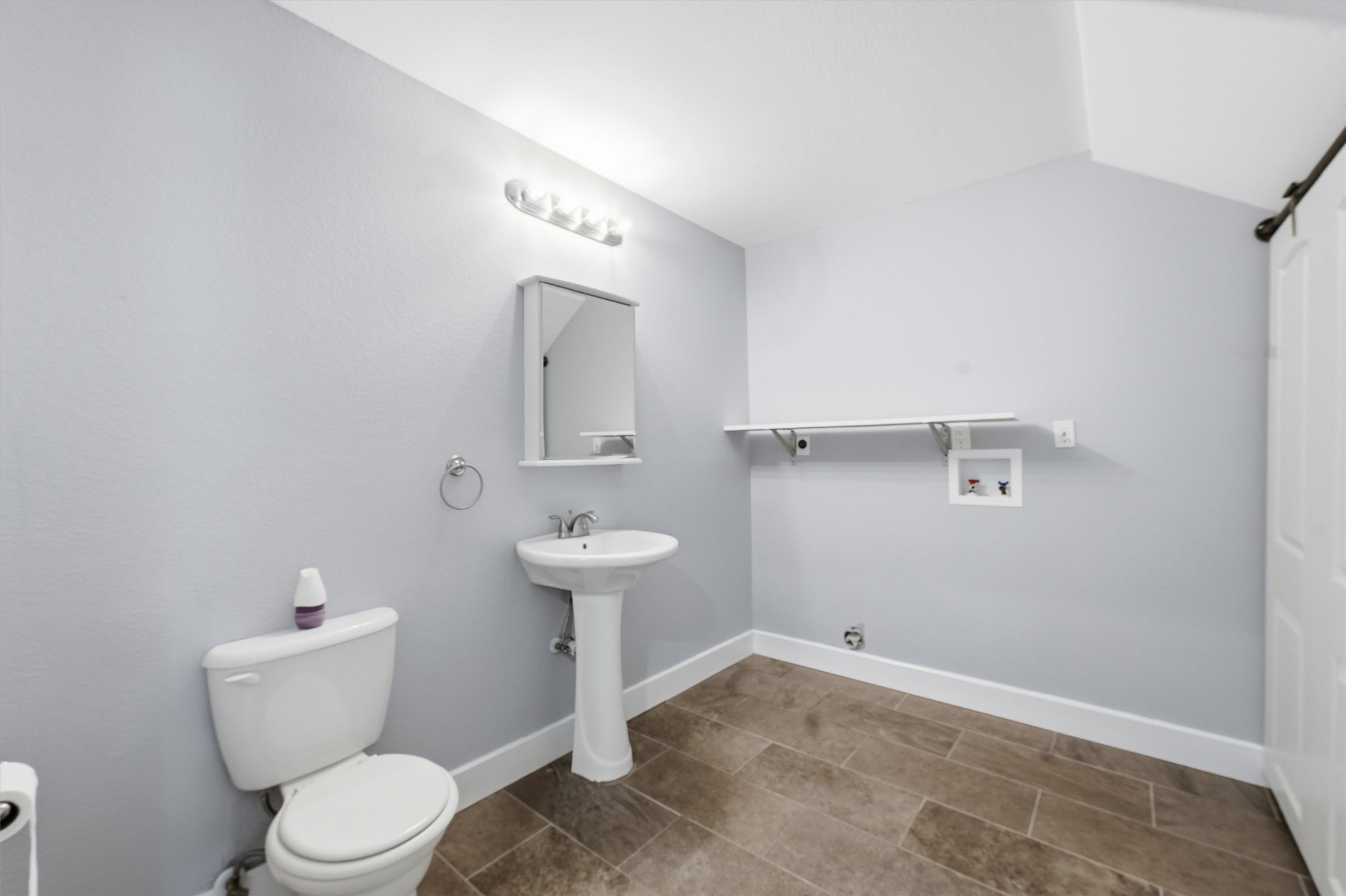 15621 Northland Drive Property Photo 8