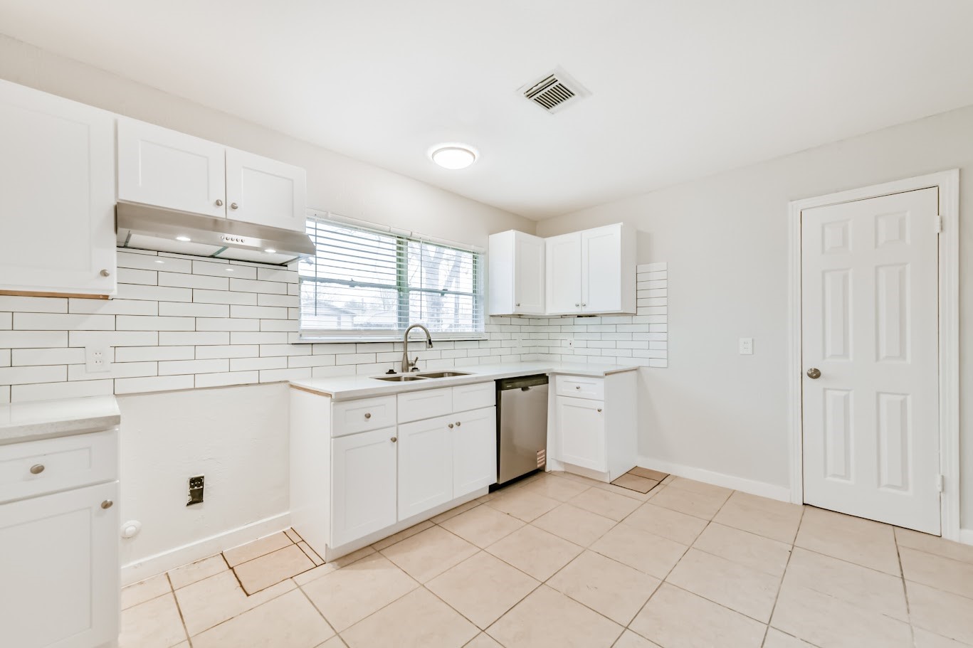 5855 Beldart Street Property Photo 8