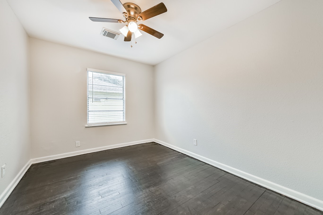 5855 Beldart Street Property Photo 14