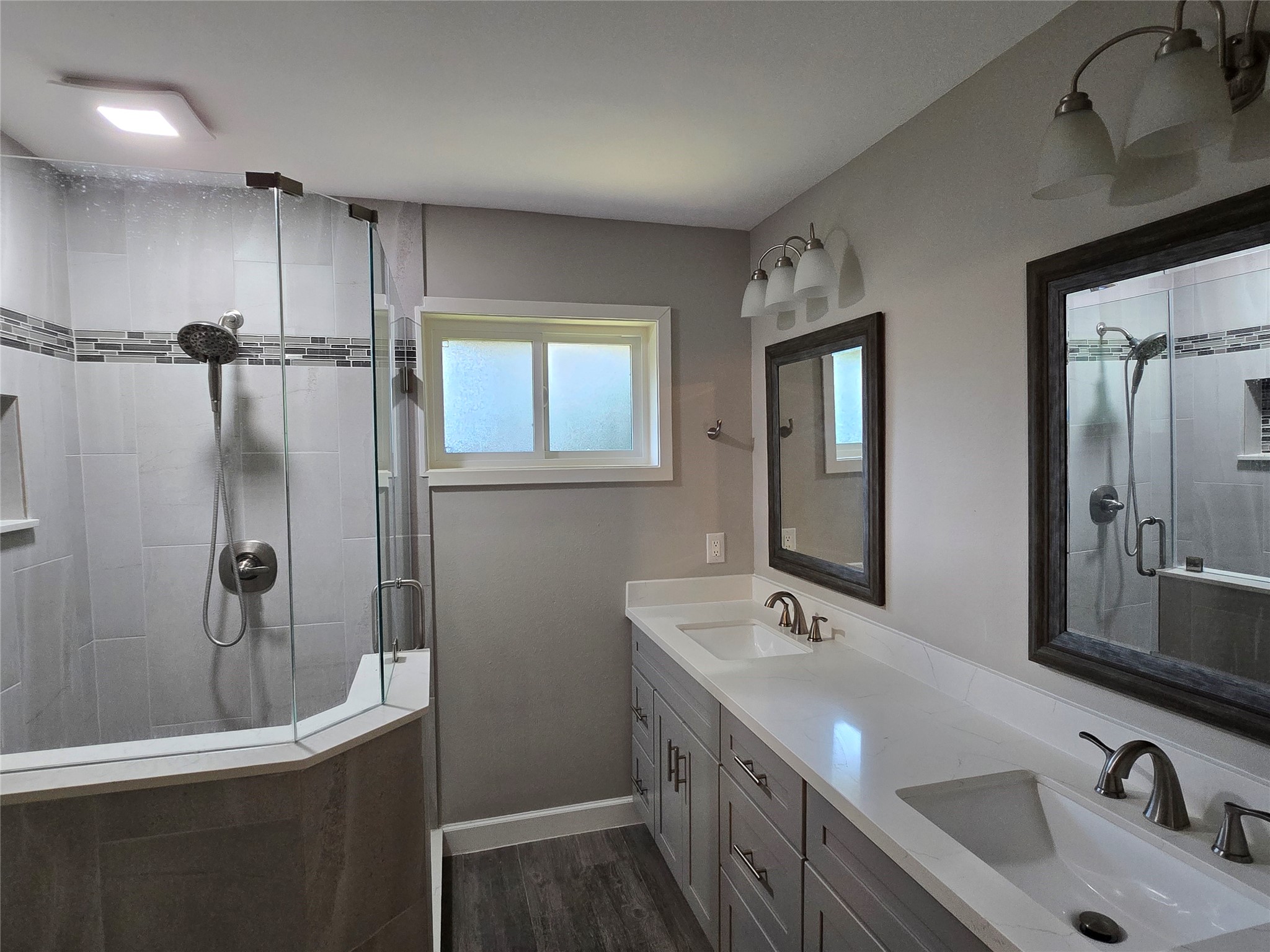5470 Carew Street Property Photo 4