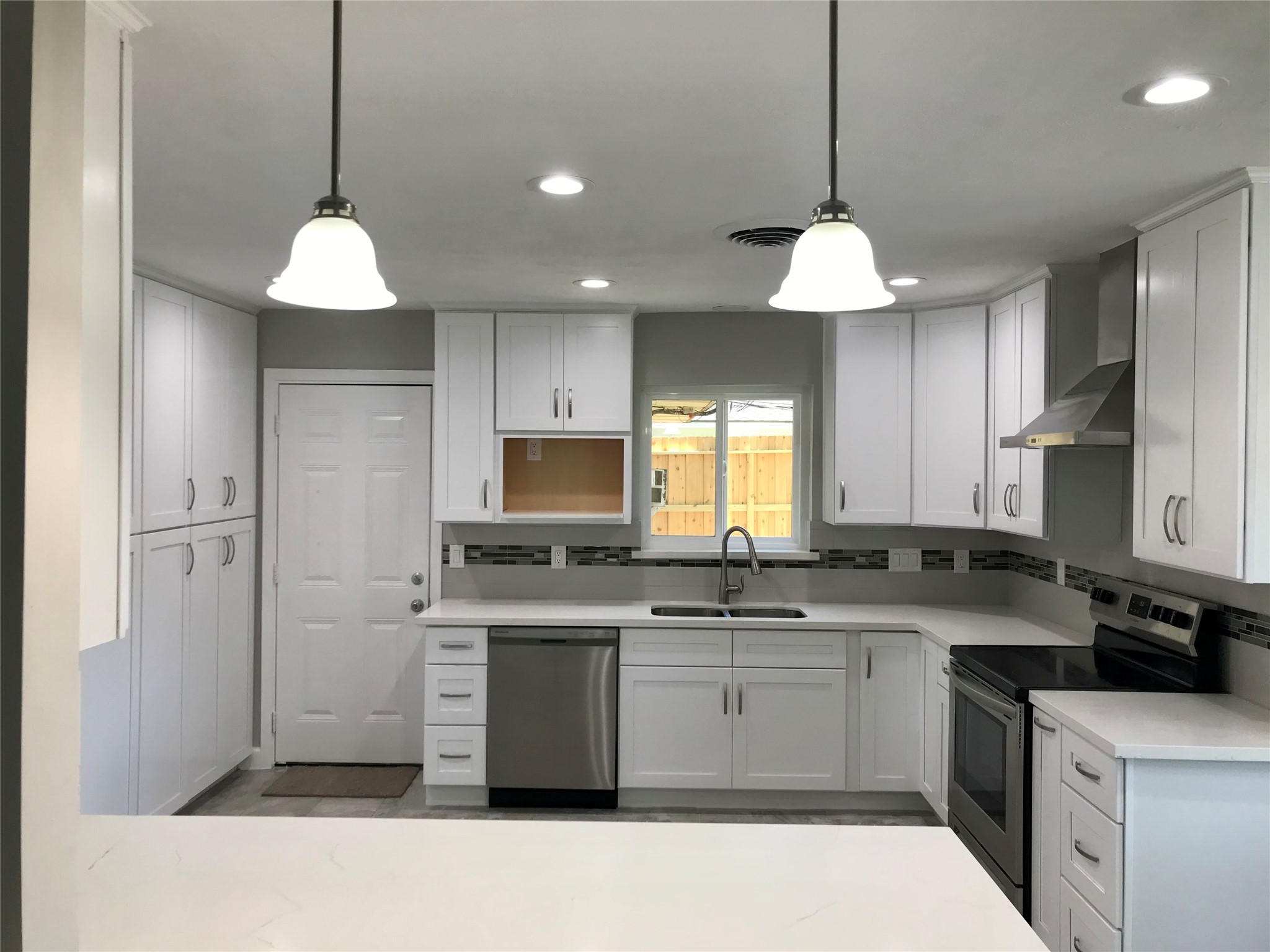 5470 Carew Street Property Photo 6