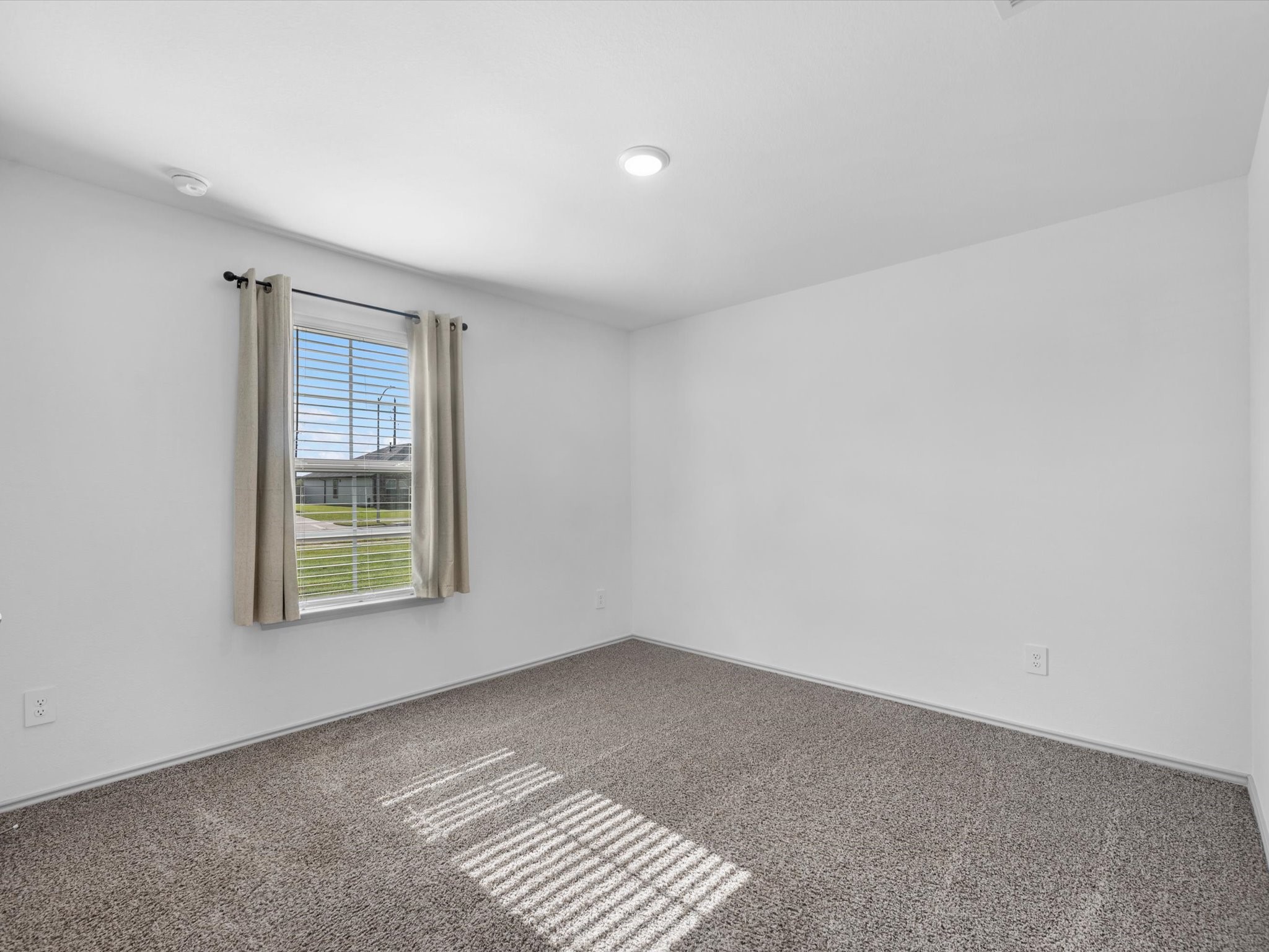7323 Sunset Creek Drive Property Photo 14