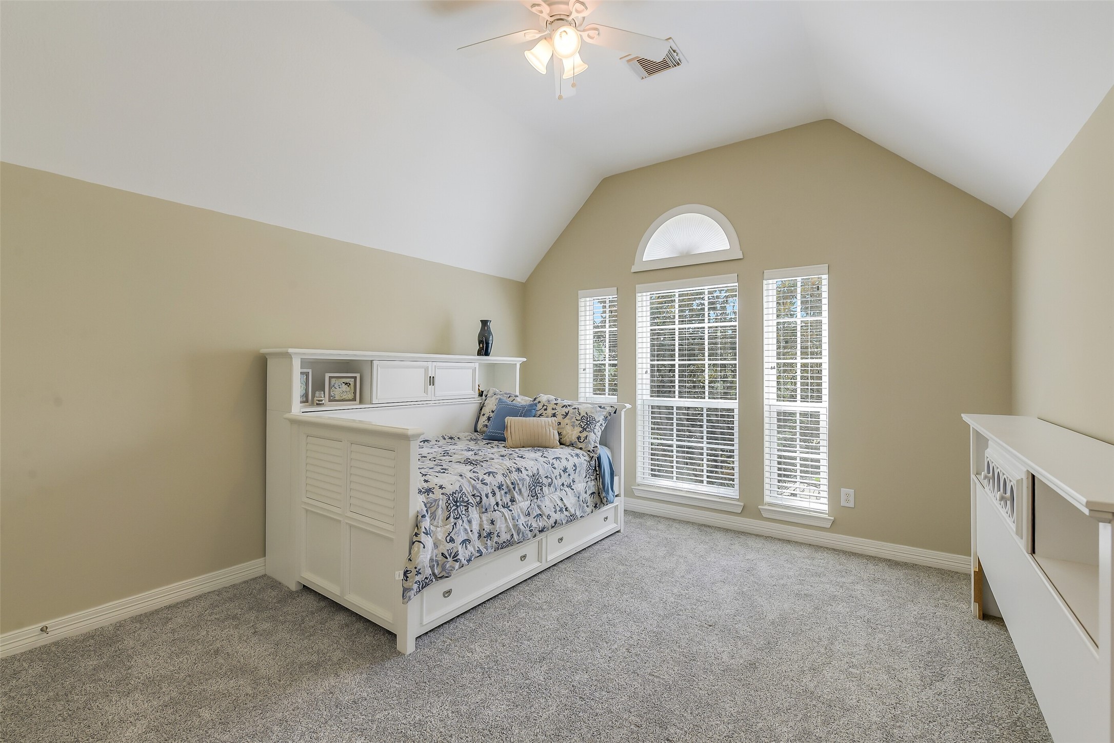 16314 Mahogany Crest Drive Property Photo 32