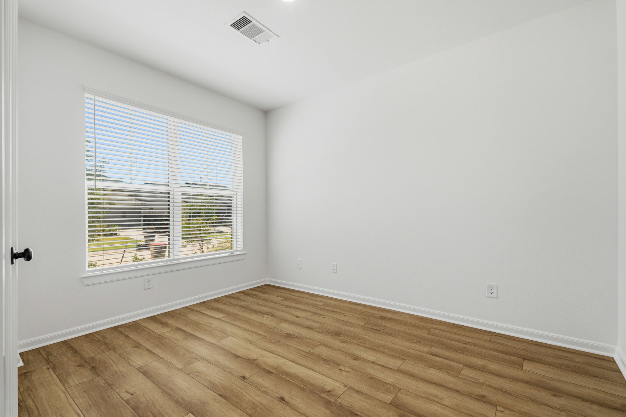 17043 Luminous Ln Property Photo 6