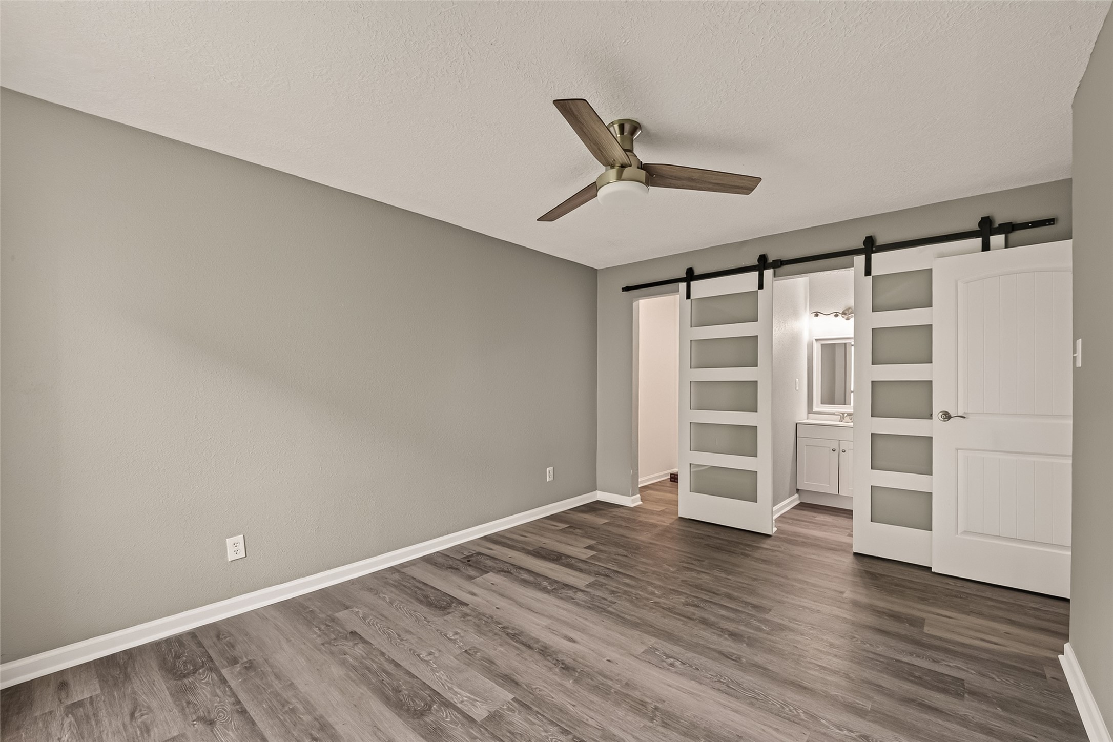 7600 Emmett F Lowry Expressway 313 Property Photo 10