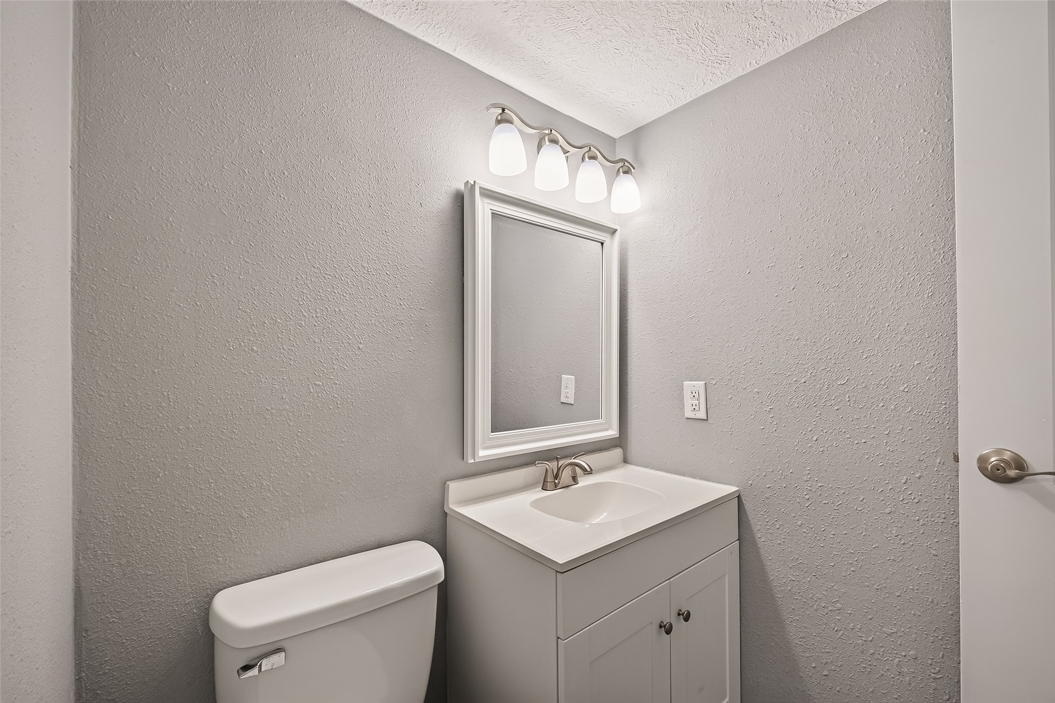 7600 Emmett F Lowry Expressway 313 Property Photo 11