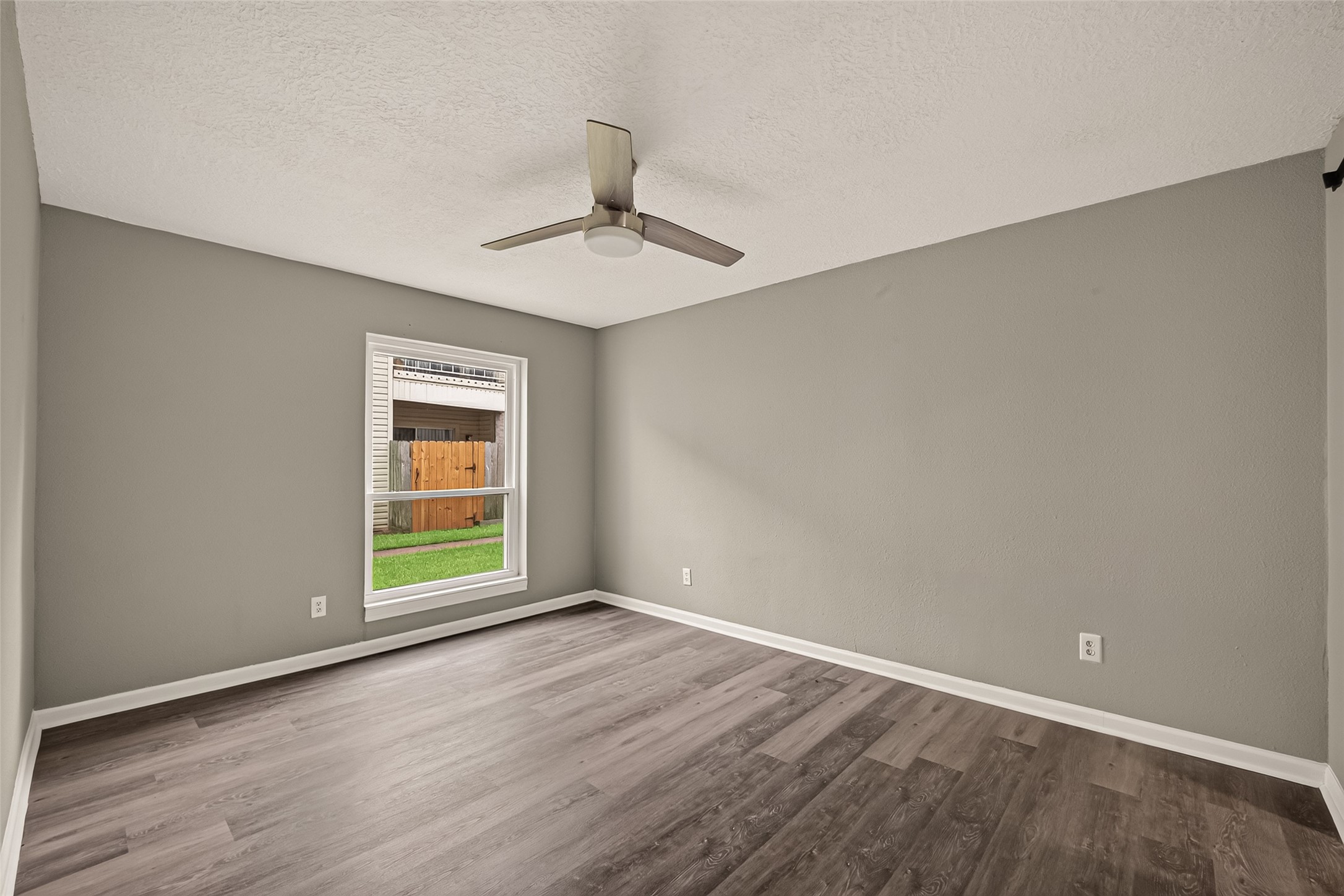 7600 Emmett F Lowry Expressway 313 Property Photo 13