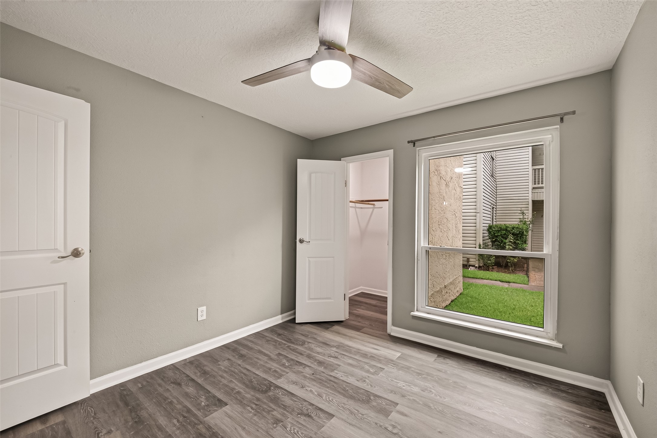 7600 Emmett F Lowry Expressway 313 Property Photo 15