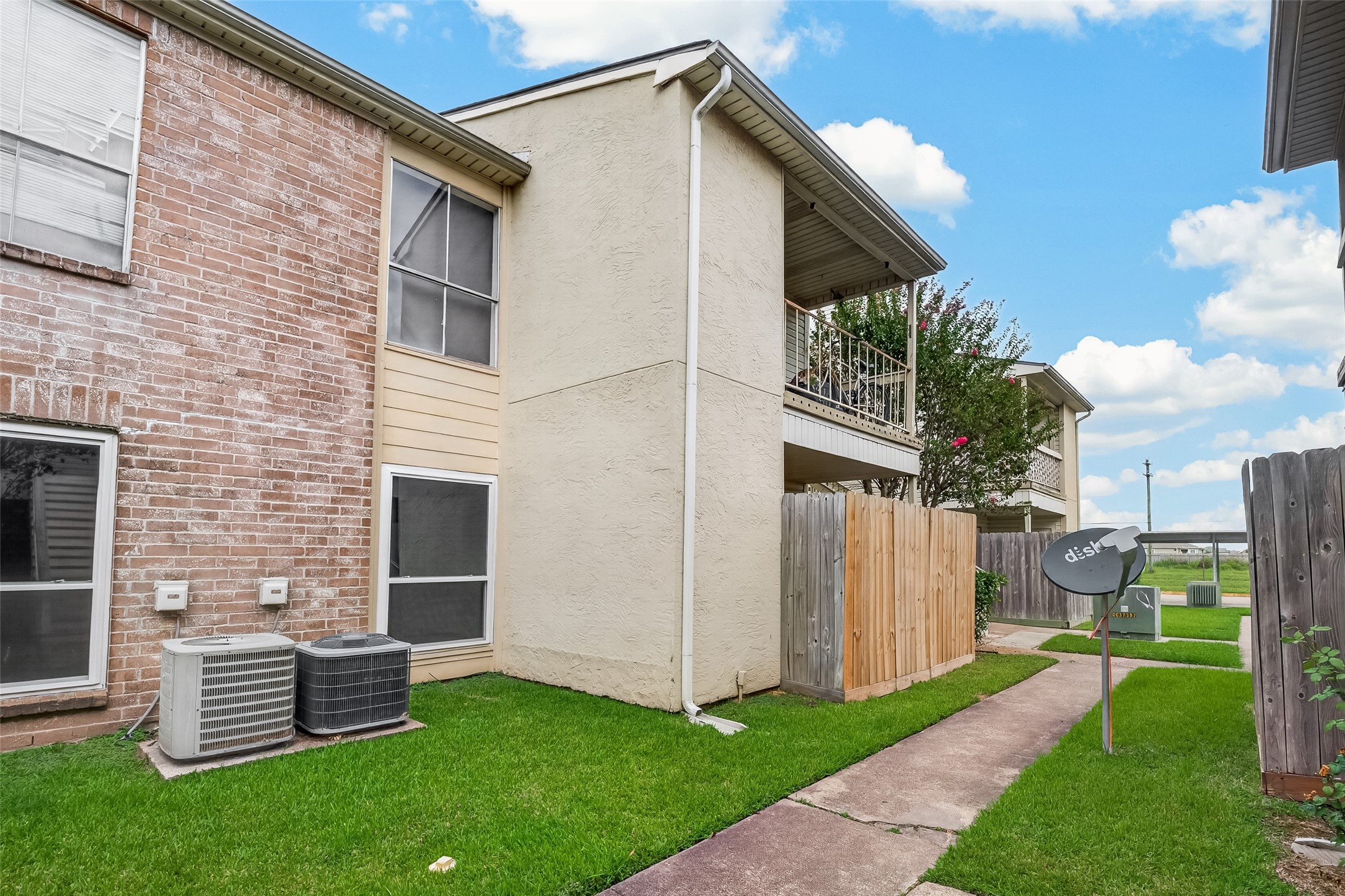 7600 Emmett F Lowry Expressway 313 Property Photo 25