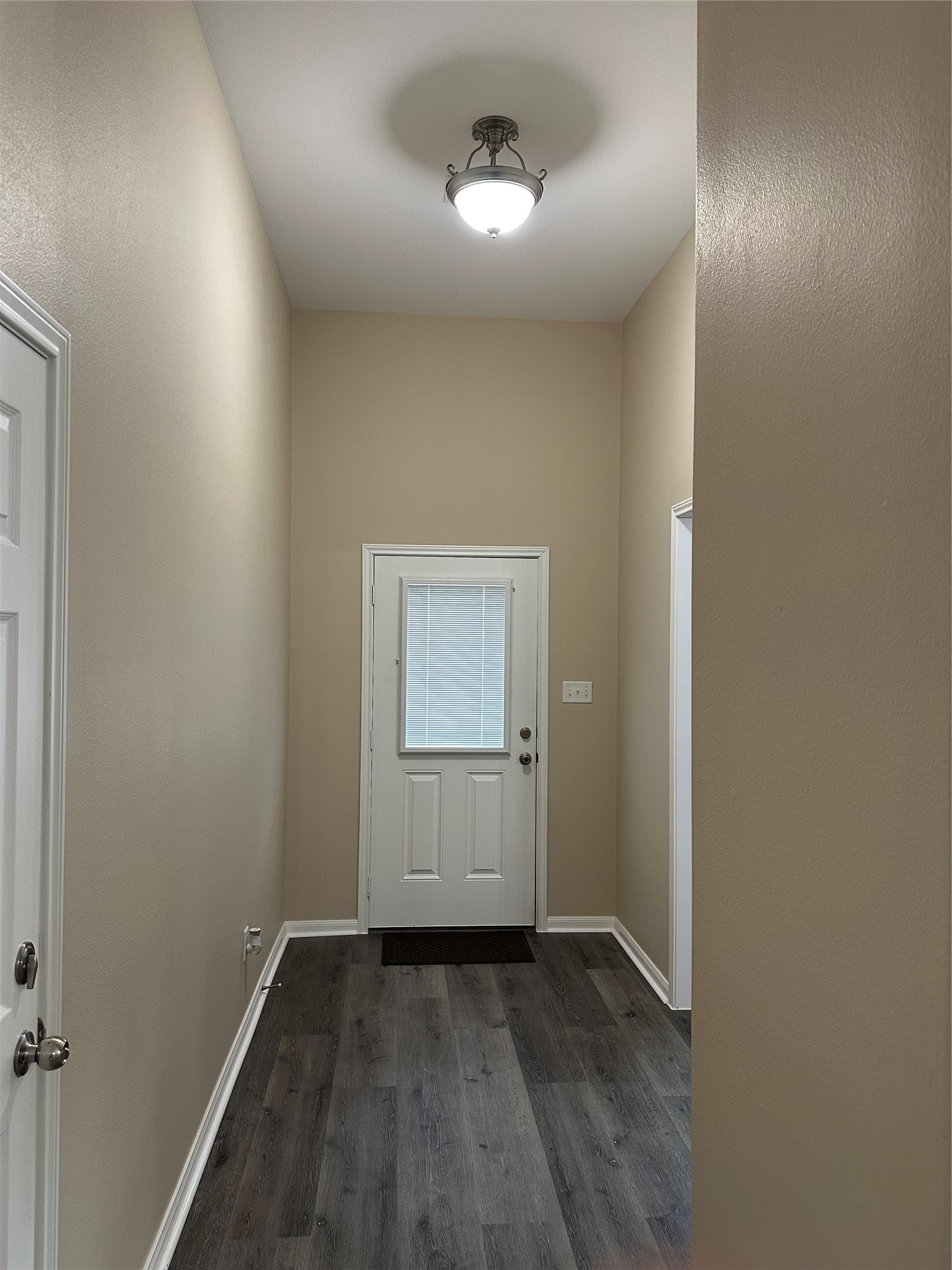 984 Arbor Glen Property Photo 3