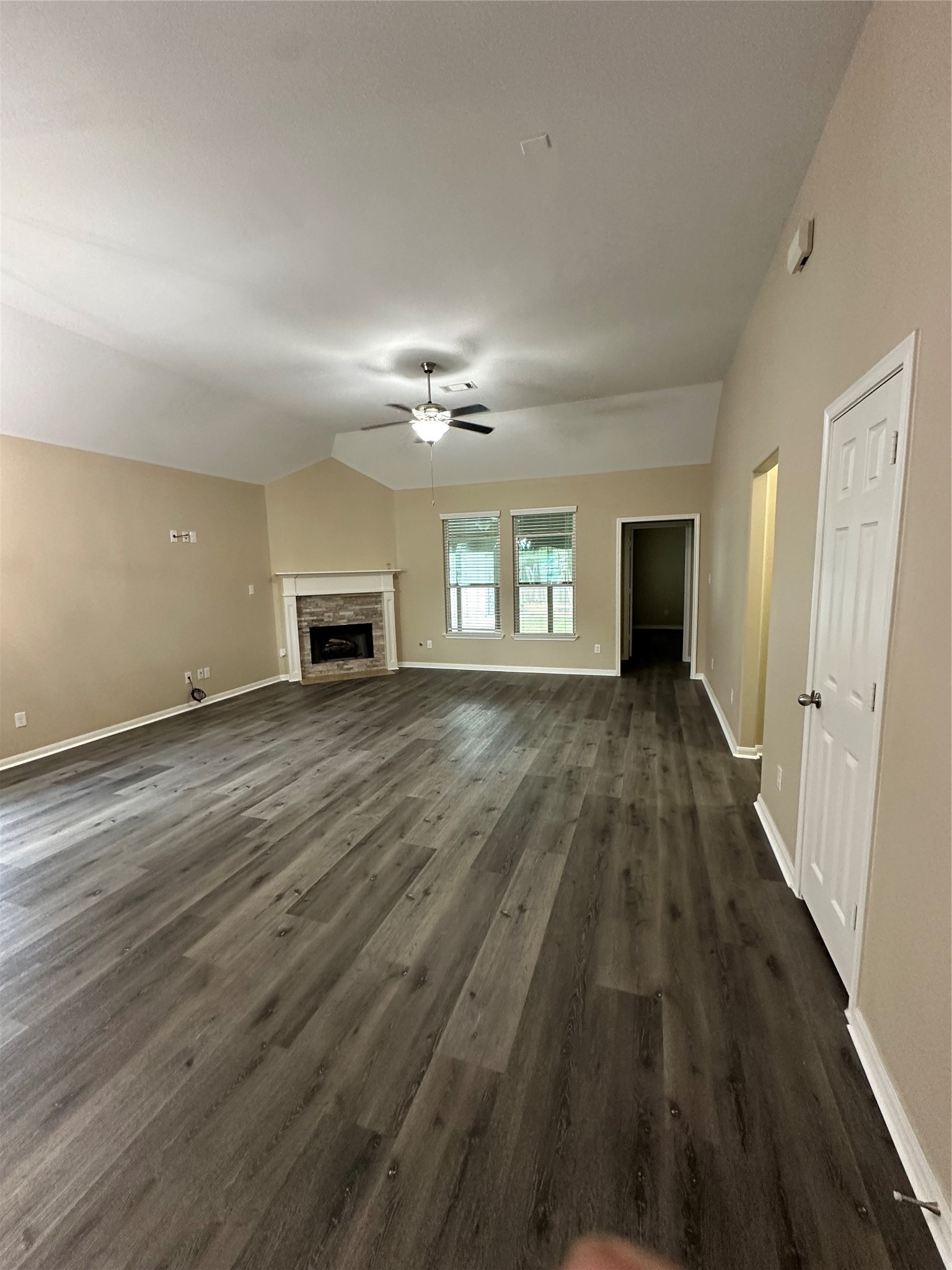 984 Arbor Glen Property Photo 4
