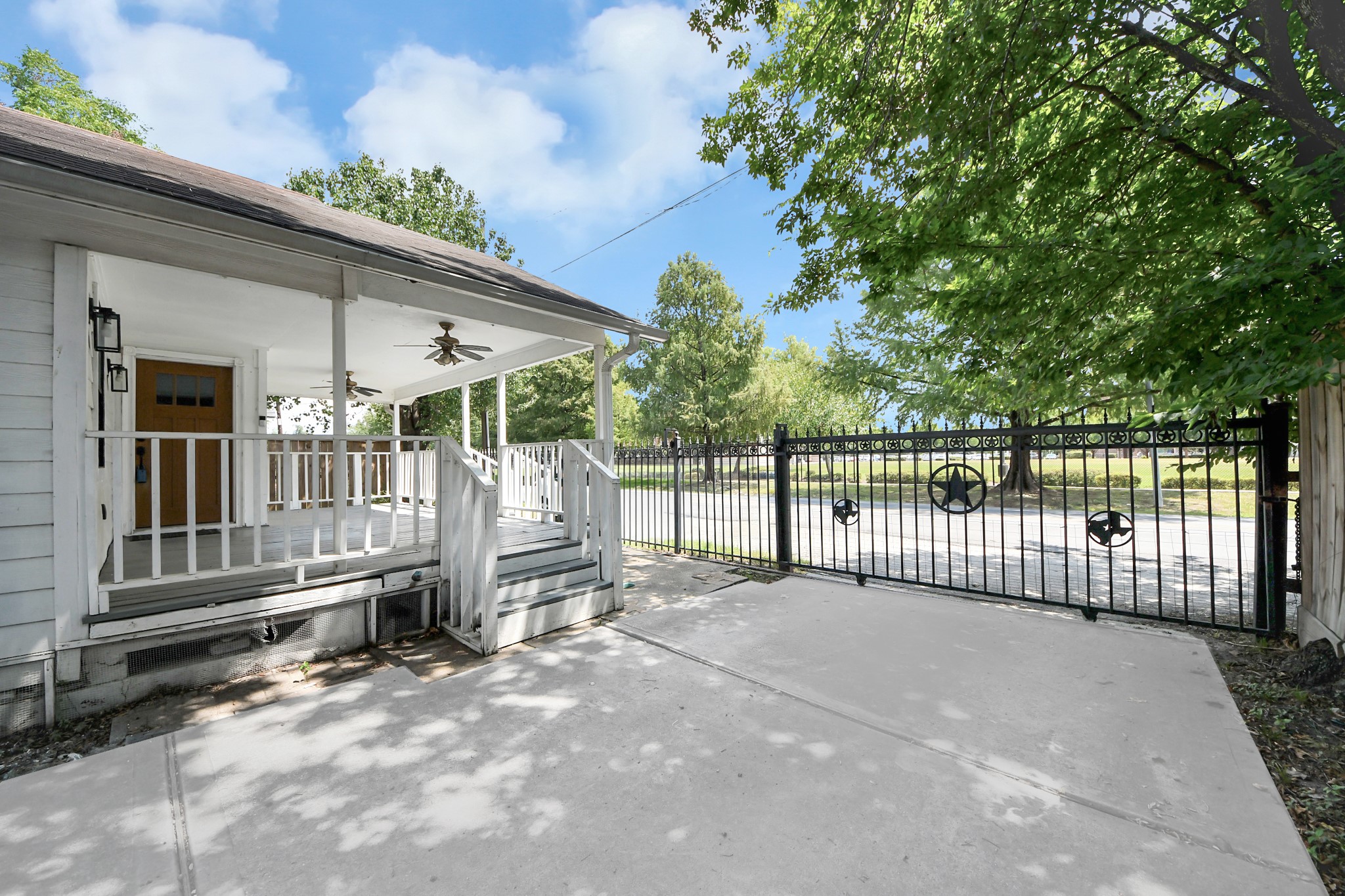 311 N Milby Street Property Photo 2