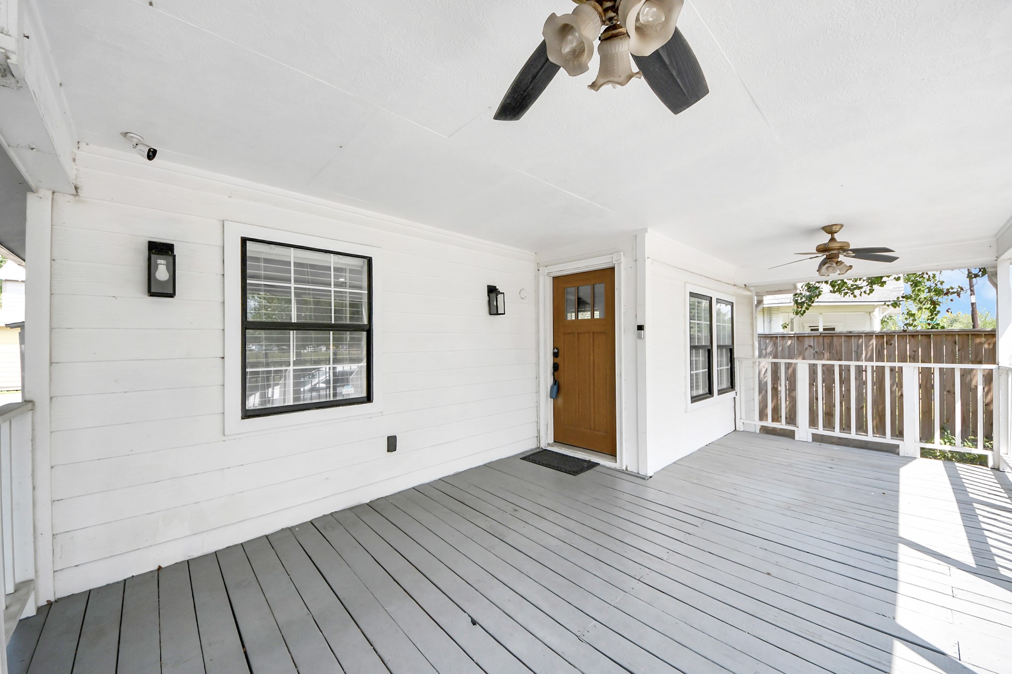 311 N Milby Street Property Photo 4