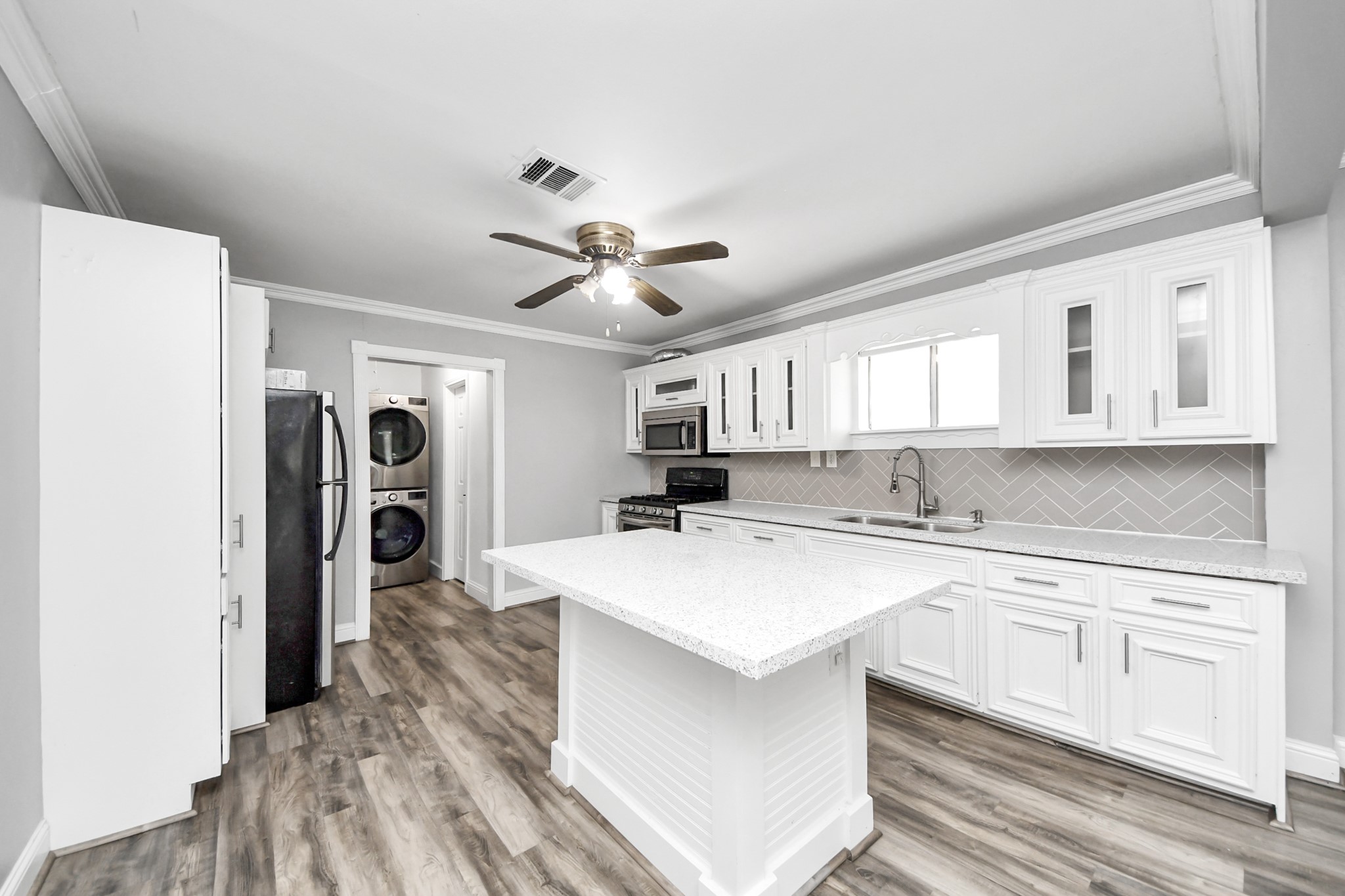 311 N Milby Street Property Photo 5