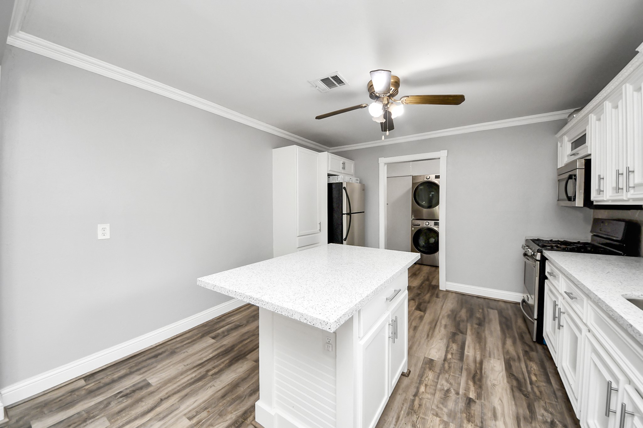 311 N Milby Street Property Photo 6
