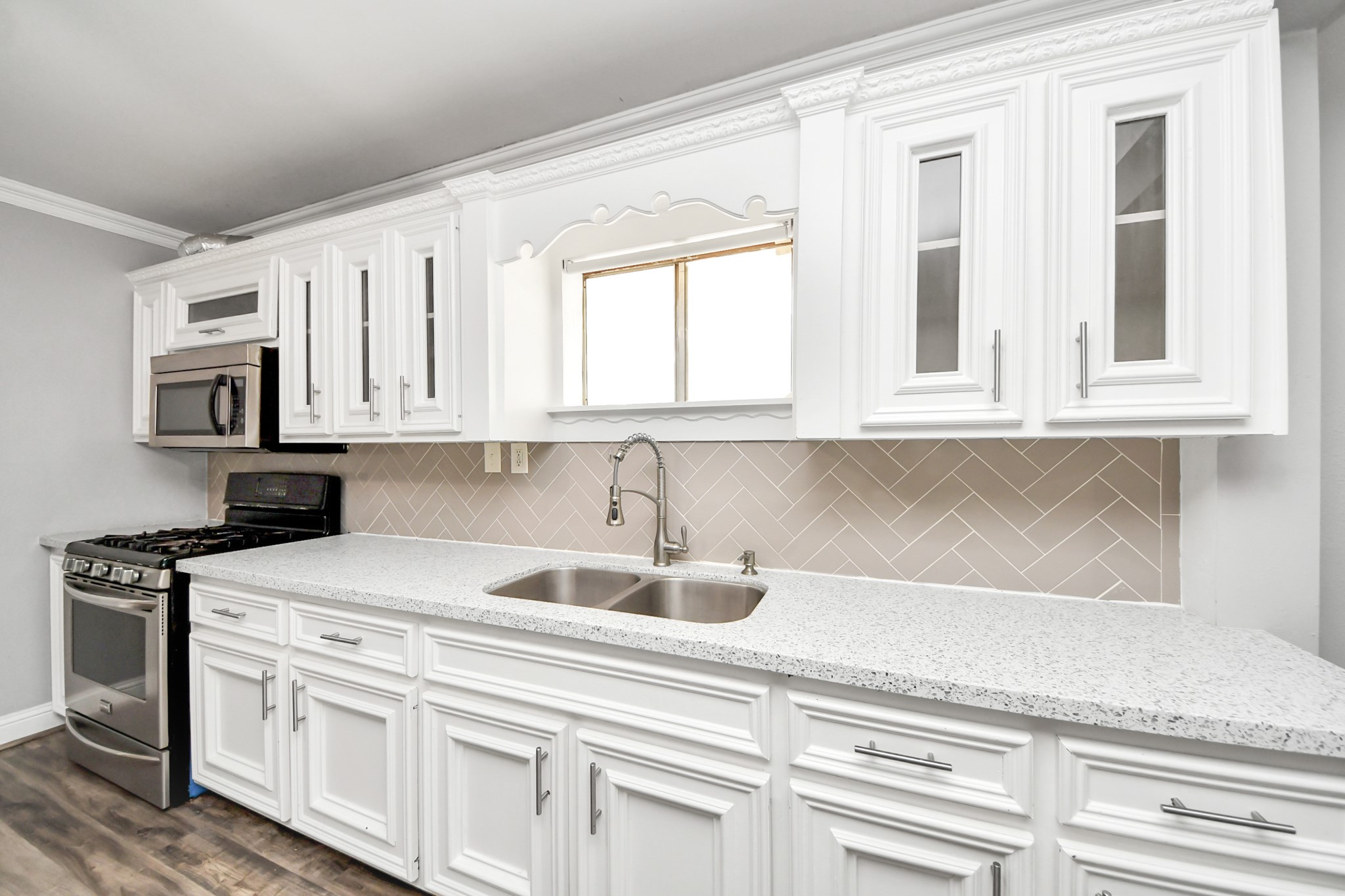 311 N Milby Street Property Photo 7