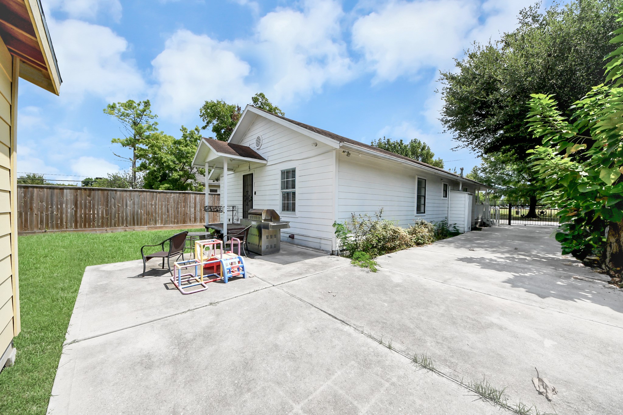 311 N Milby Street Property Photo 22