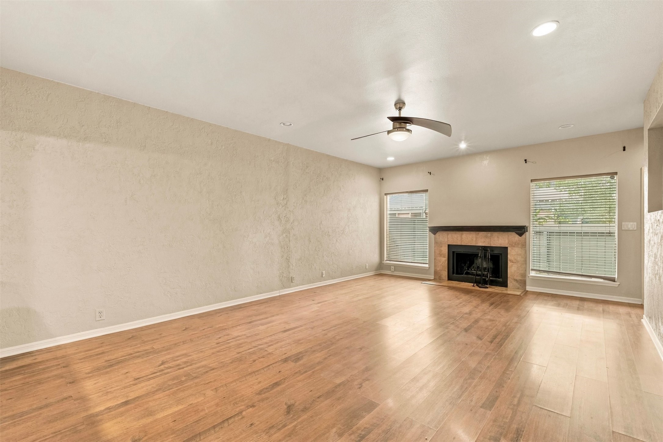 1646 Prairie Mark Lane Property Photo 3