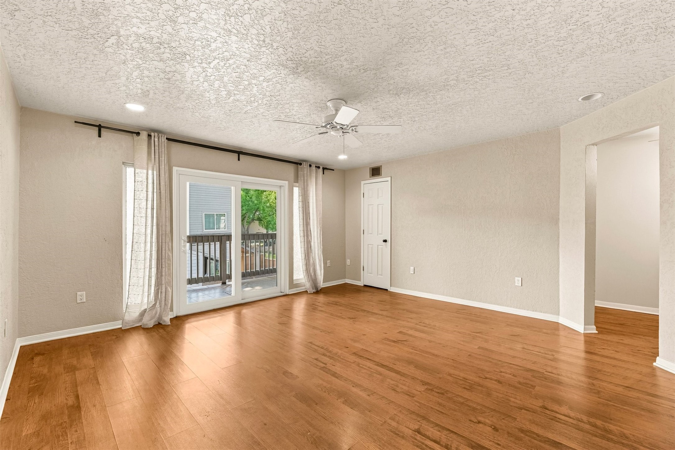 1646 Prairie Mark Lane Property Photo 12