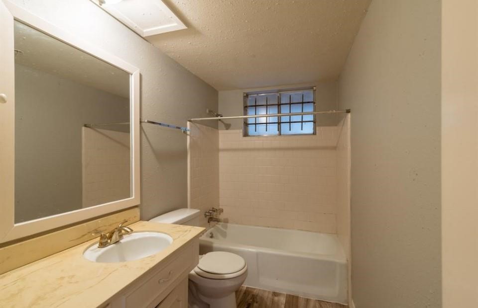 7621 Gleason Road Property Photo 8