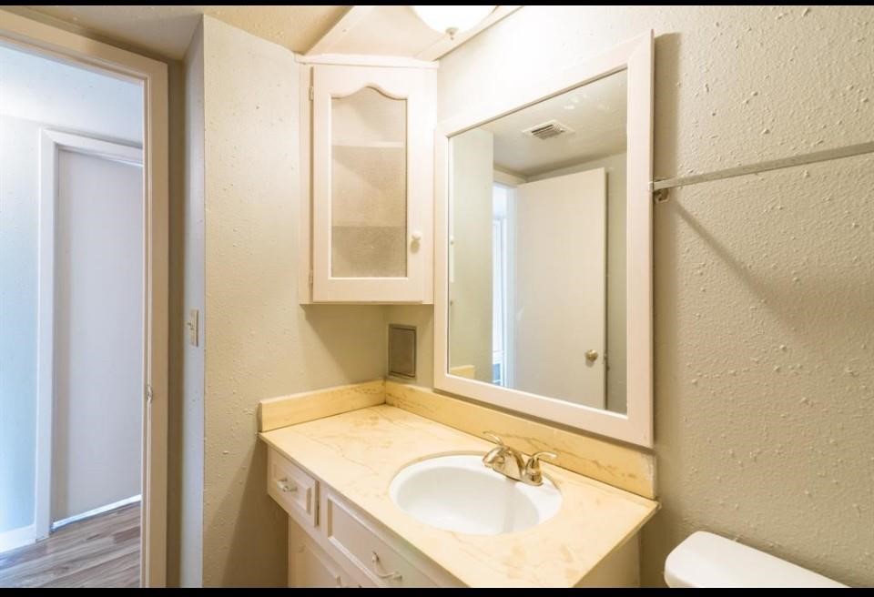 7621 Gleason Road Property Photo 9