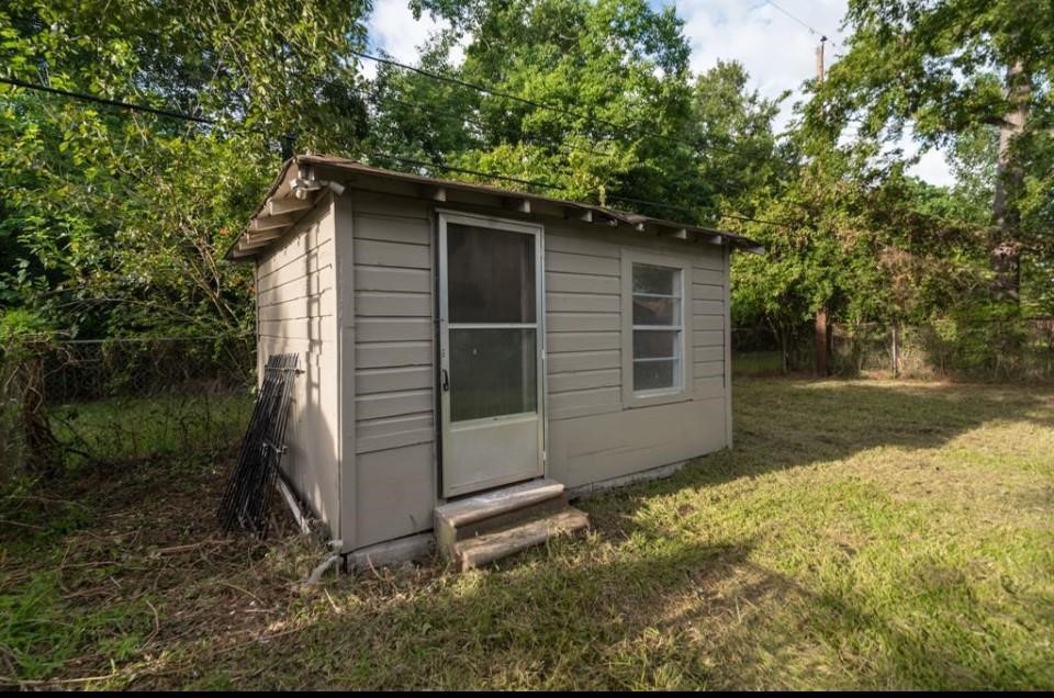 7621 Gleason Road Property Photo 21