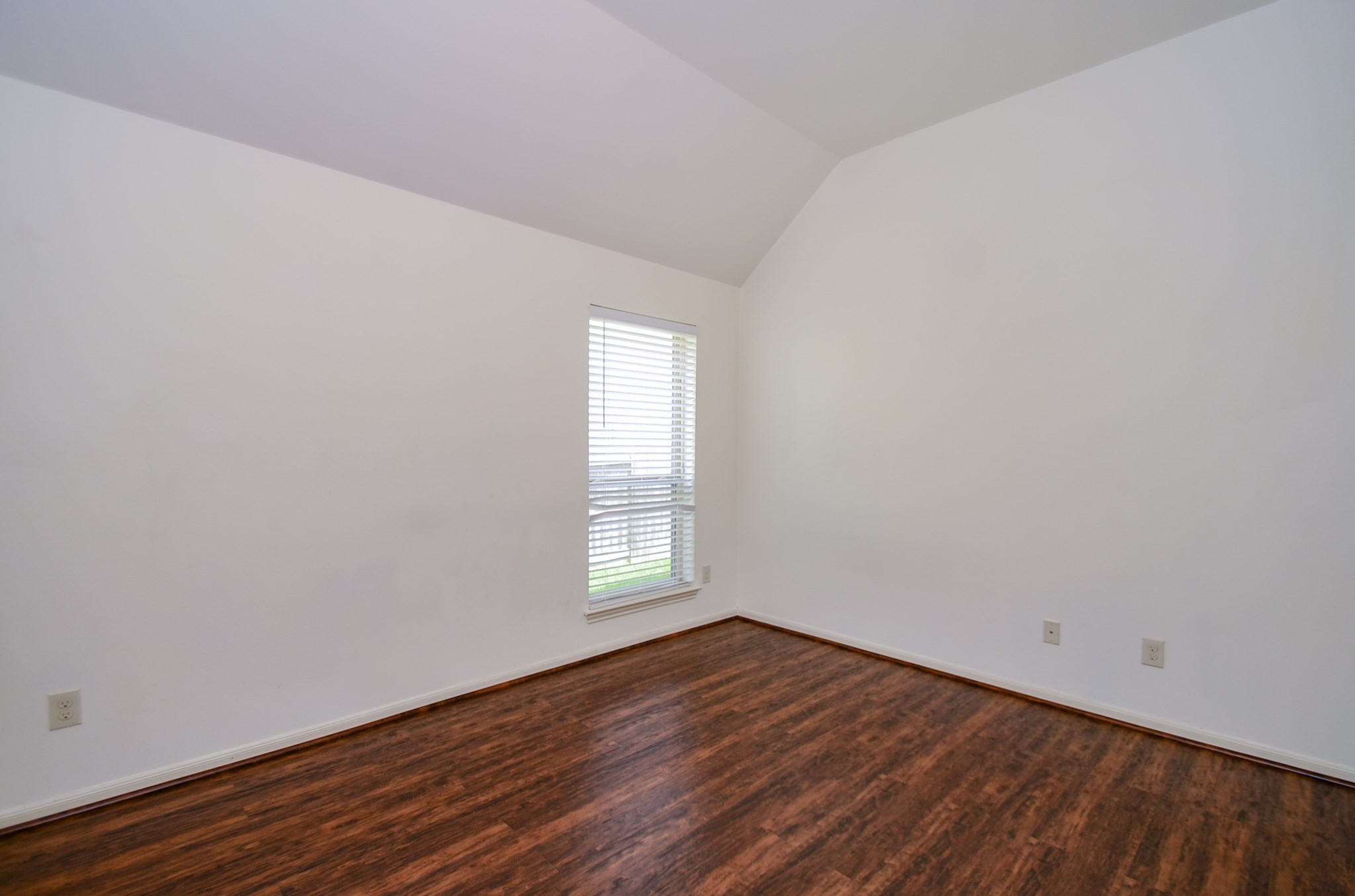 5611 Plum Point Court Property Photo 7