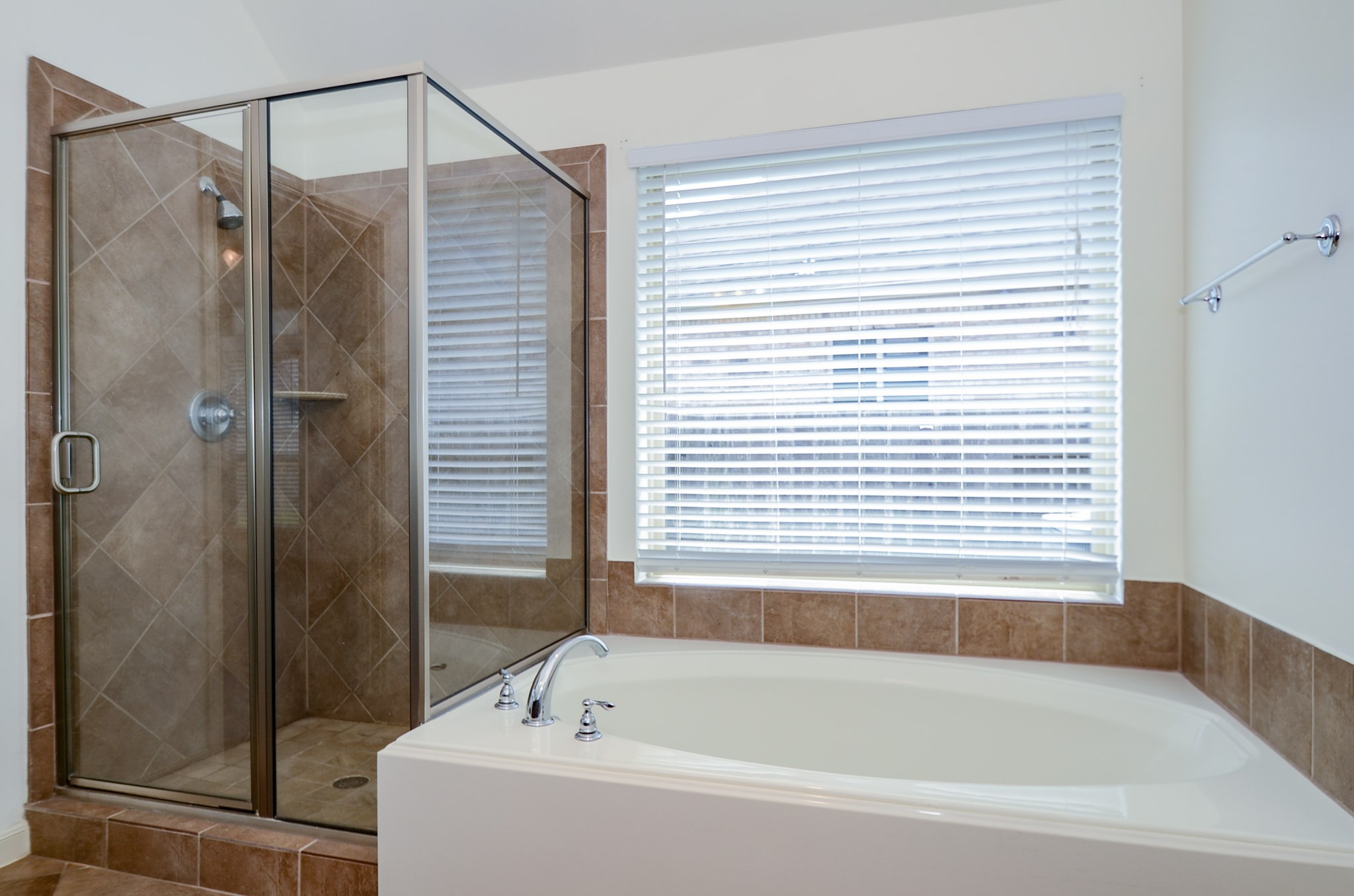 5611 Plum Point Court Property Photo 34