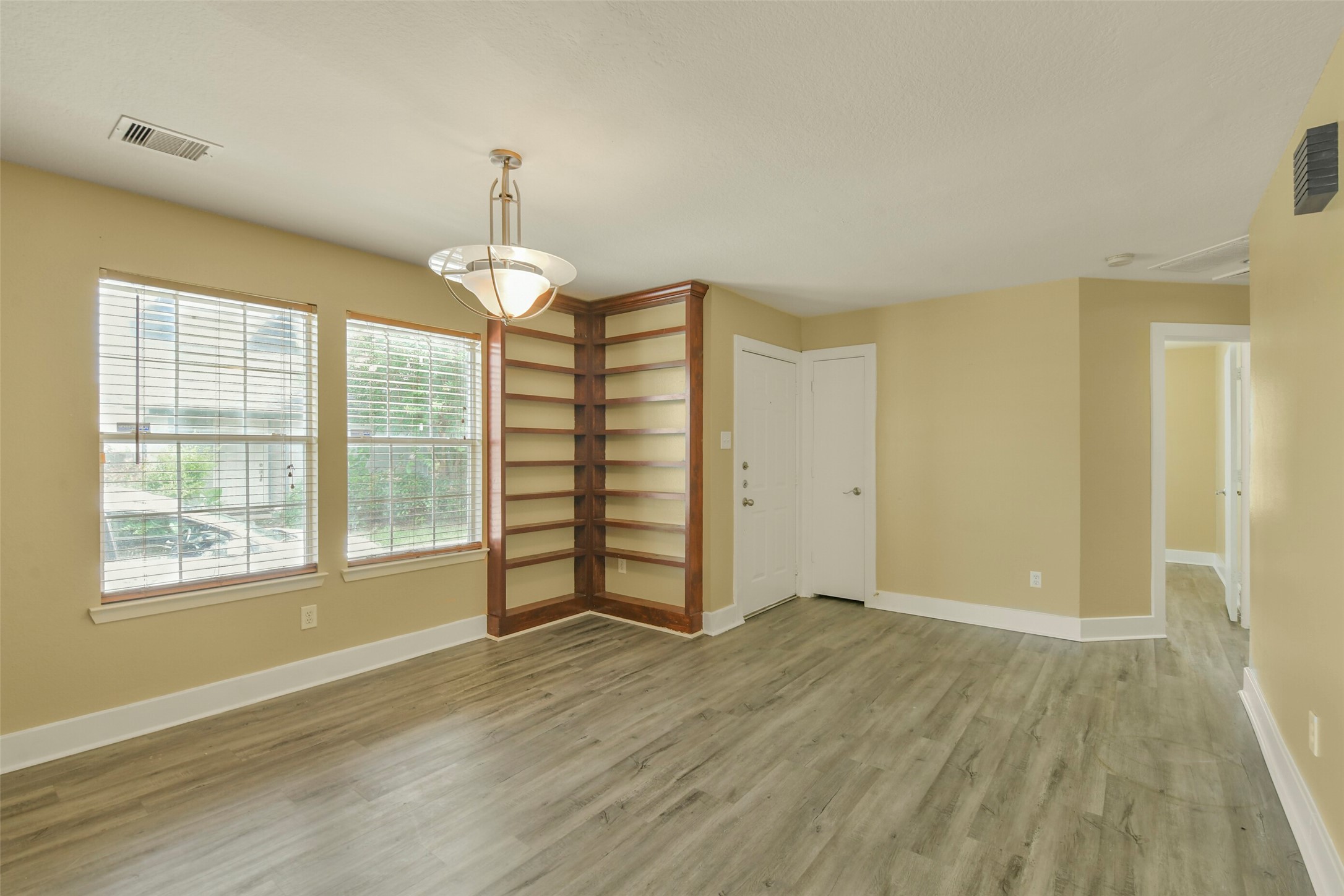 19403 Wann Park Drive Property Photo 6