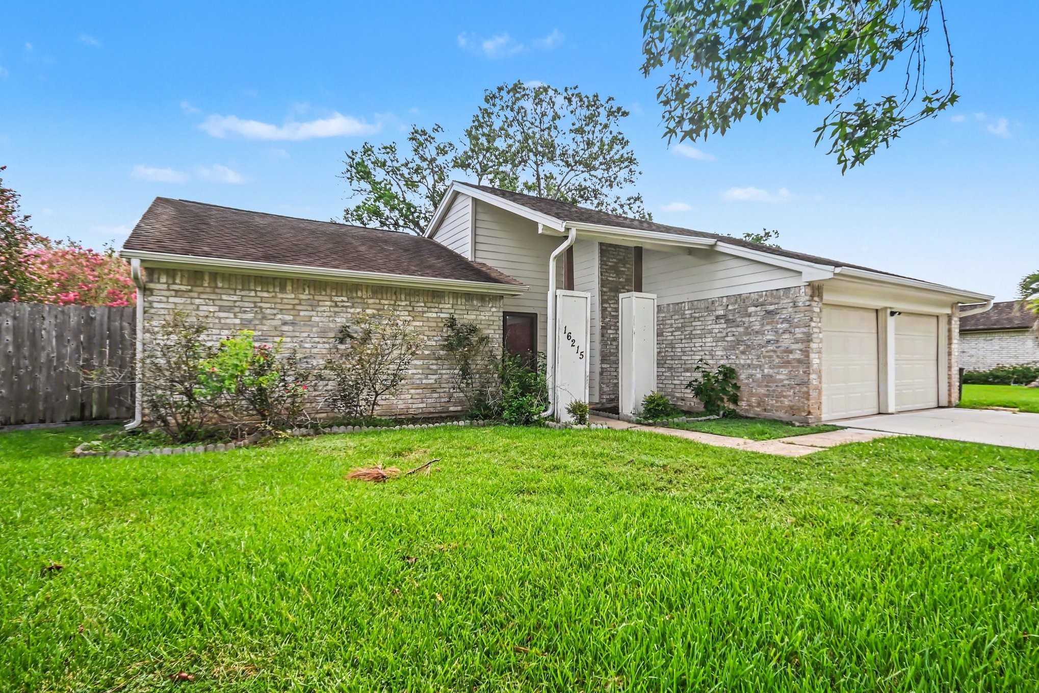 16215 Barcelona Drive Property Photo 2