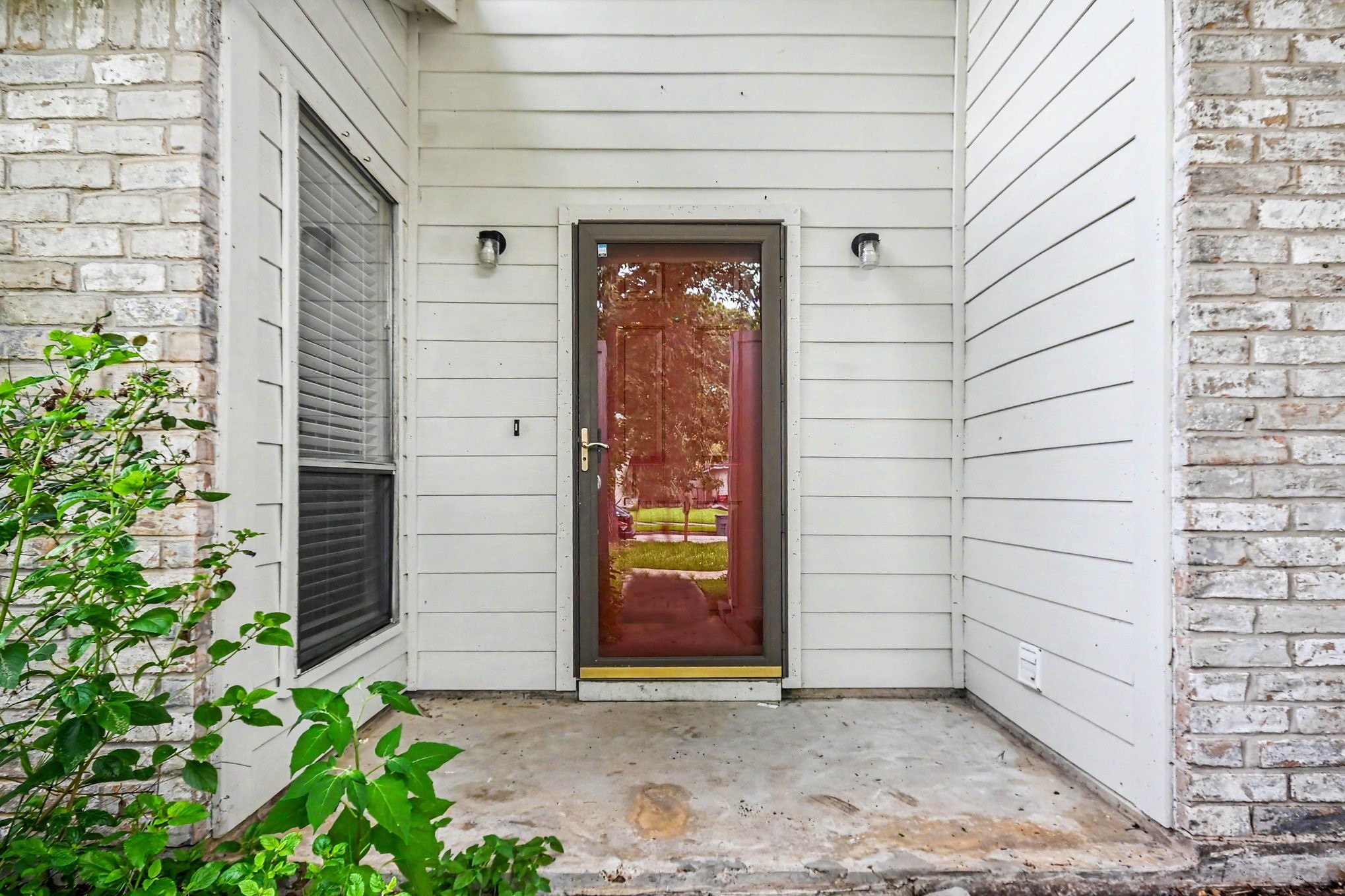 16215 Barcelona Drive Property Photo 3