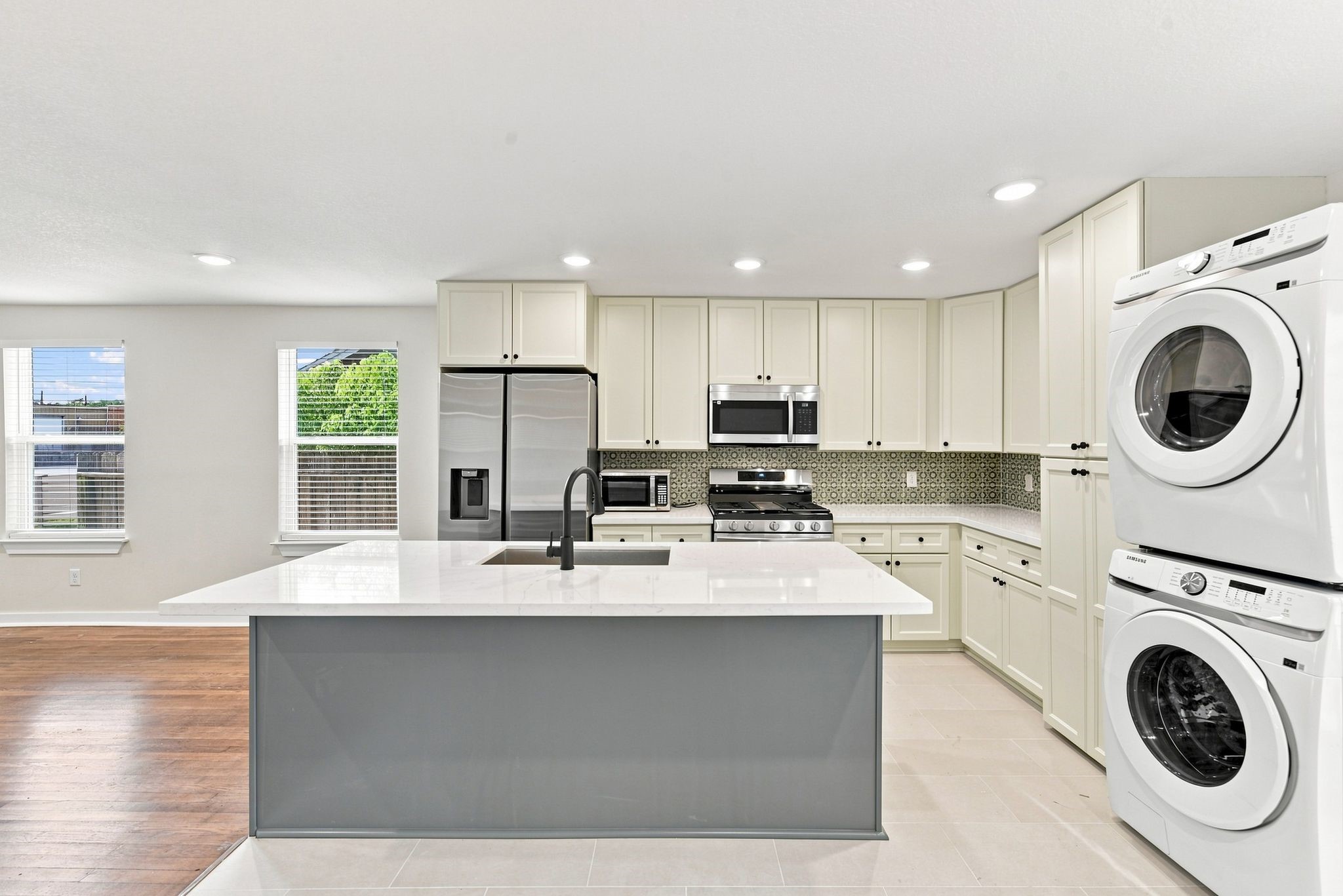 1608 31st Street Down Property Photo 4