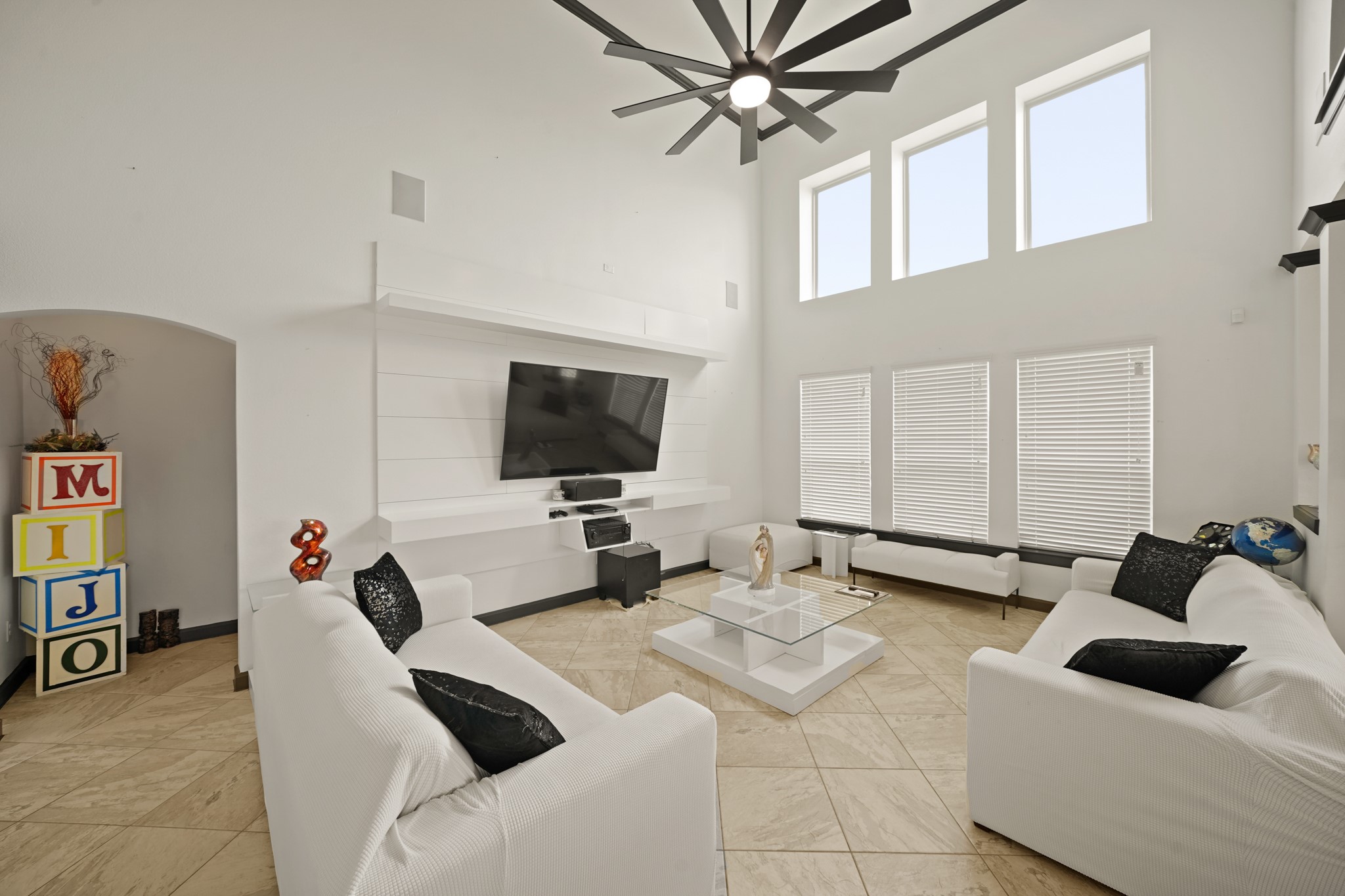 249 Castlegate Lane Property Photo 4