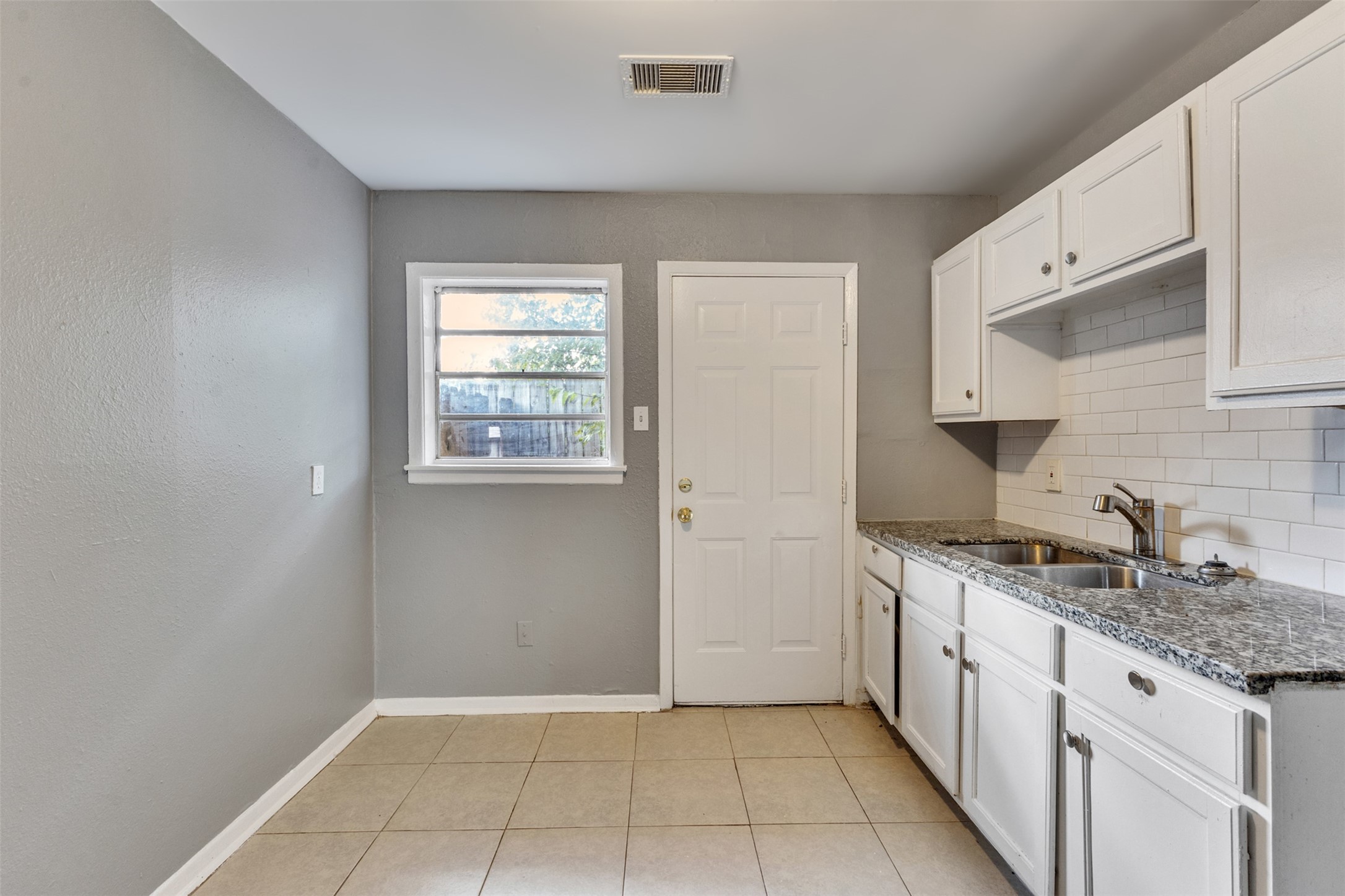 6822 Weston Street Property Photo 6