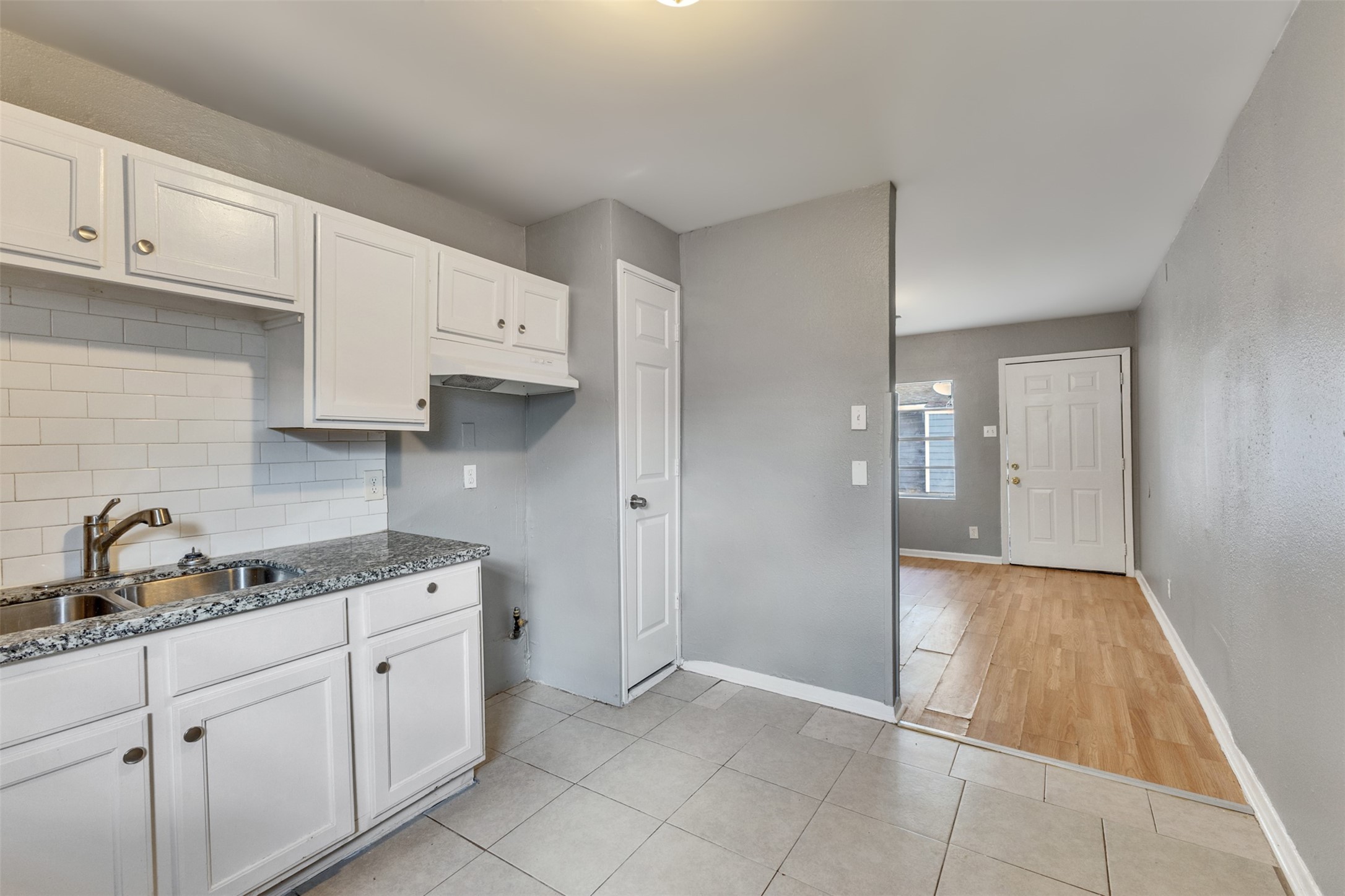 6822 Weston Street Property Photo 7