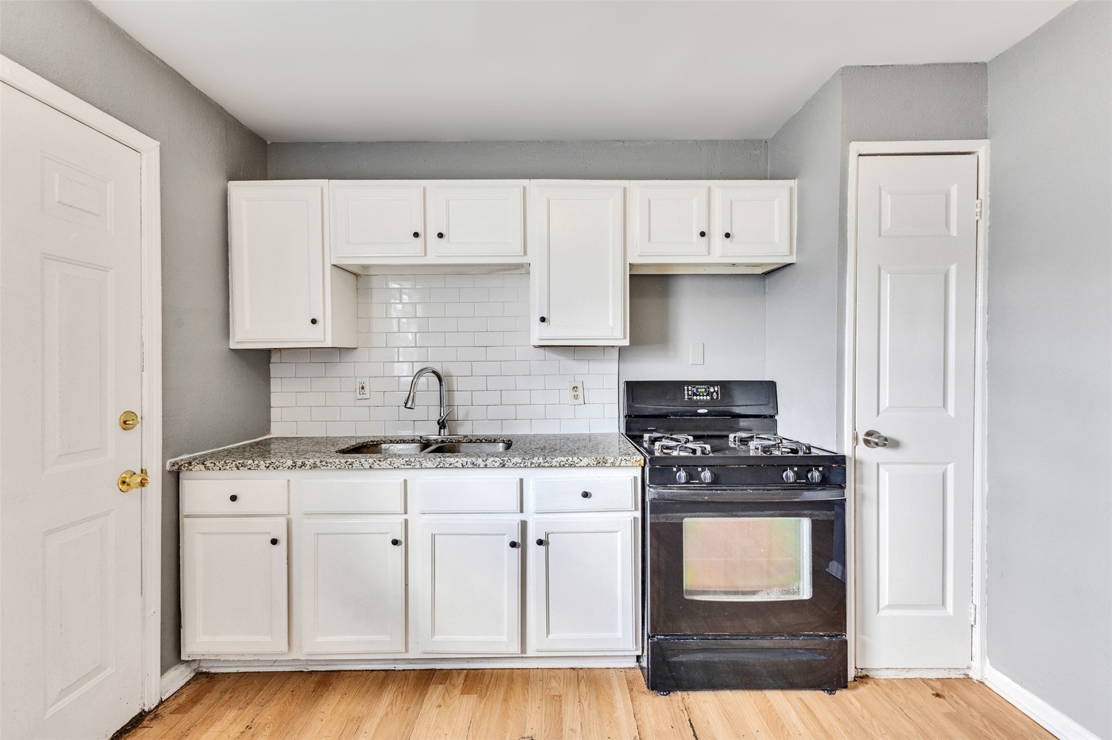 6822 Weston Street Property Photo 8
