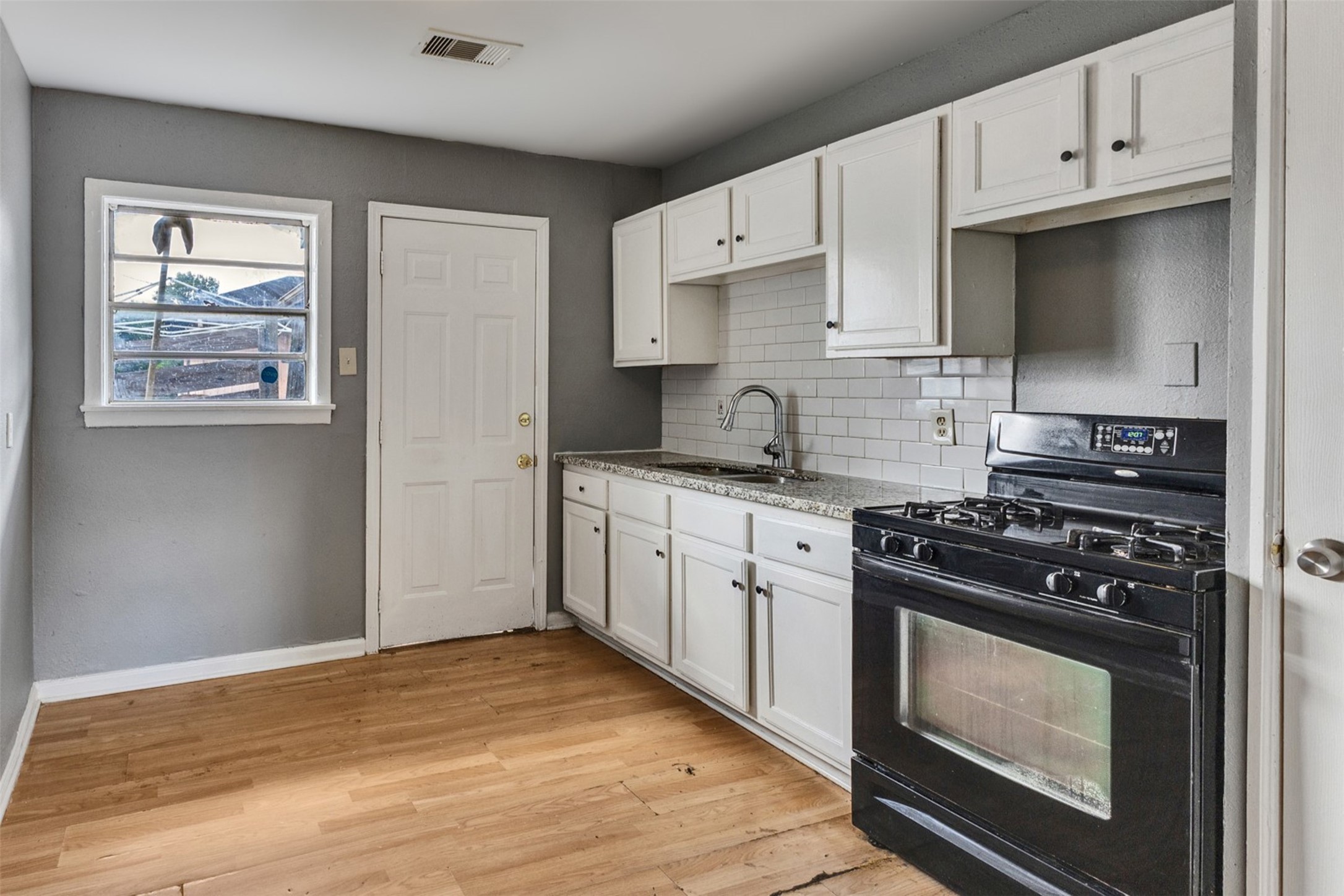 6822 Weston Street Property Photo 19