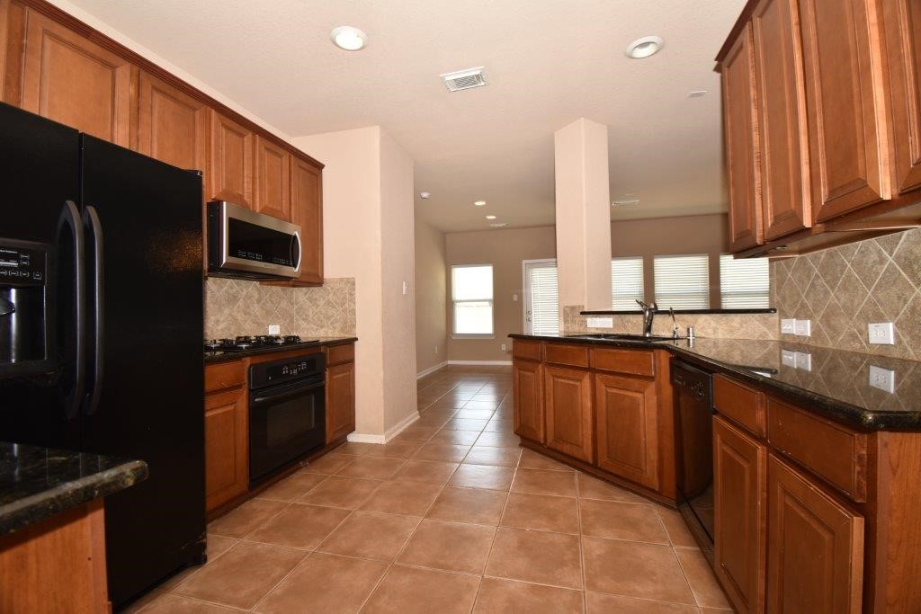 7027 Crockett Ridge Drive Property Photo 4