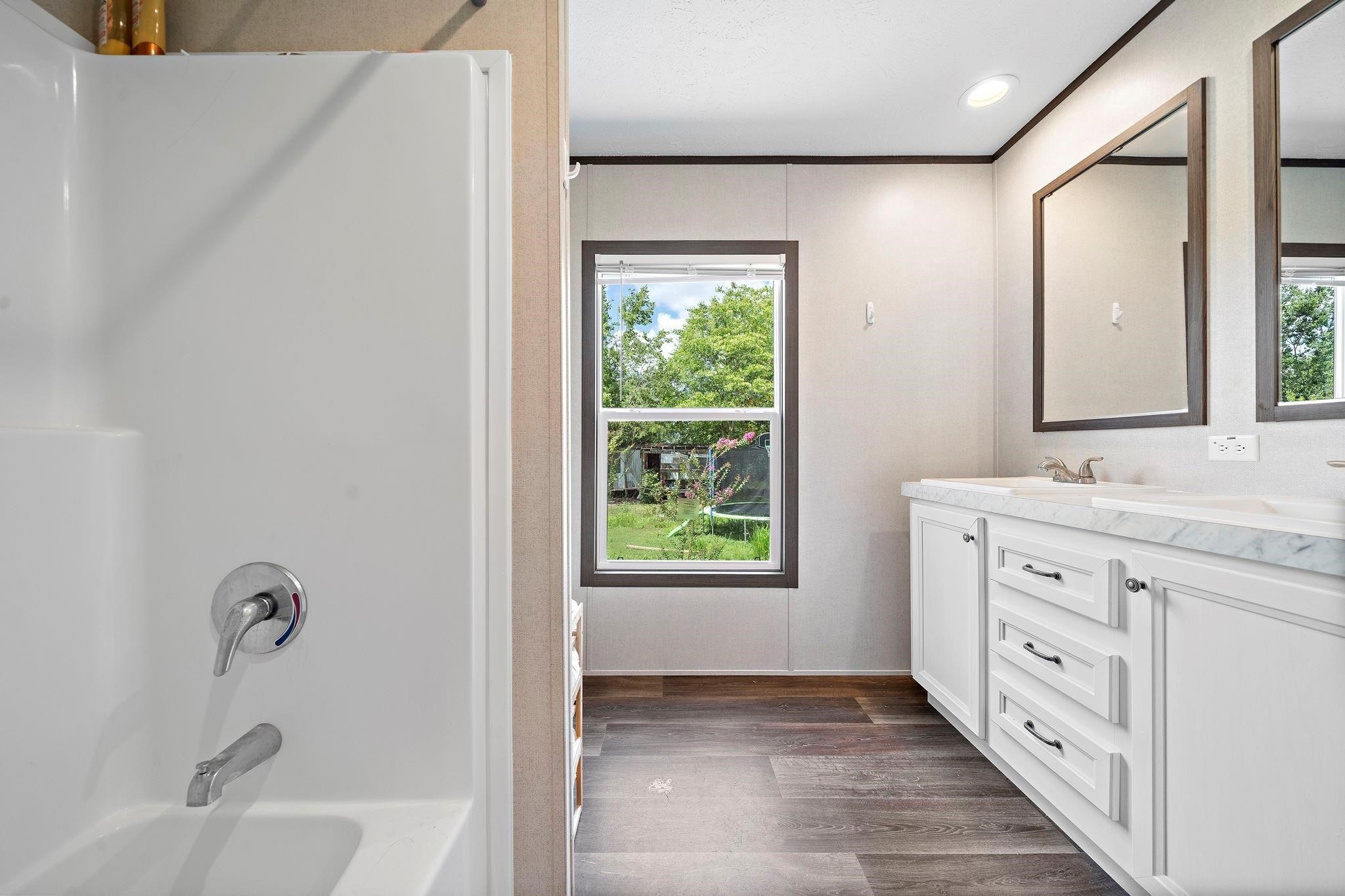 17619 Day Road Property Photo 4