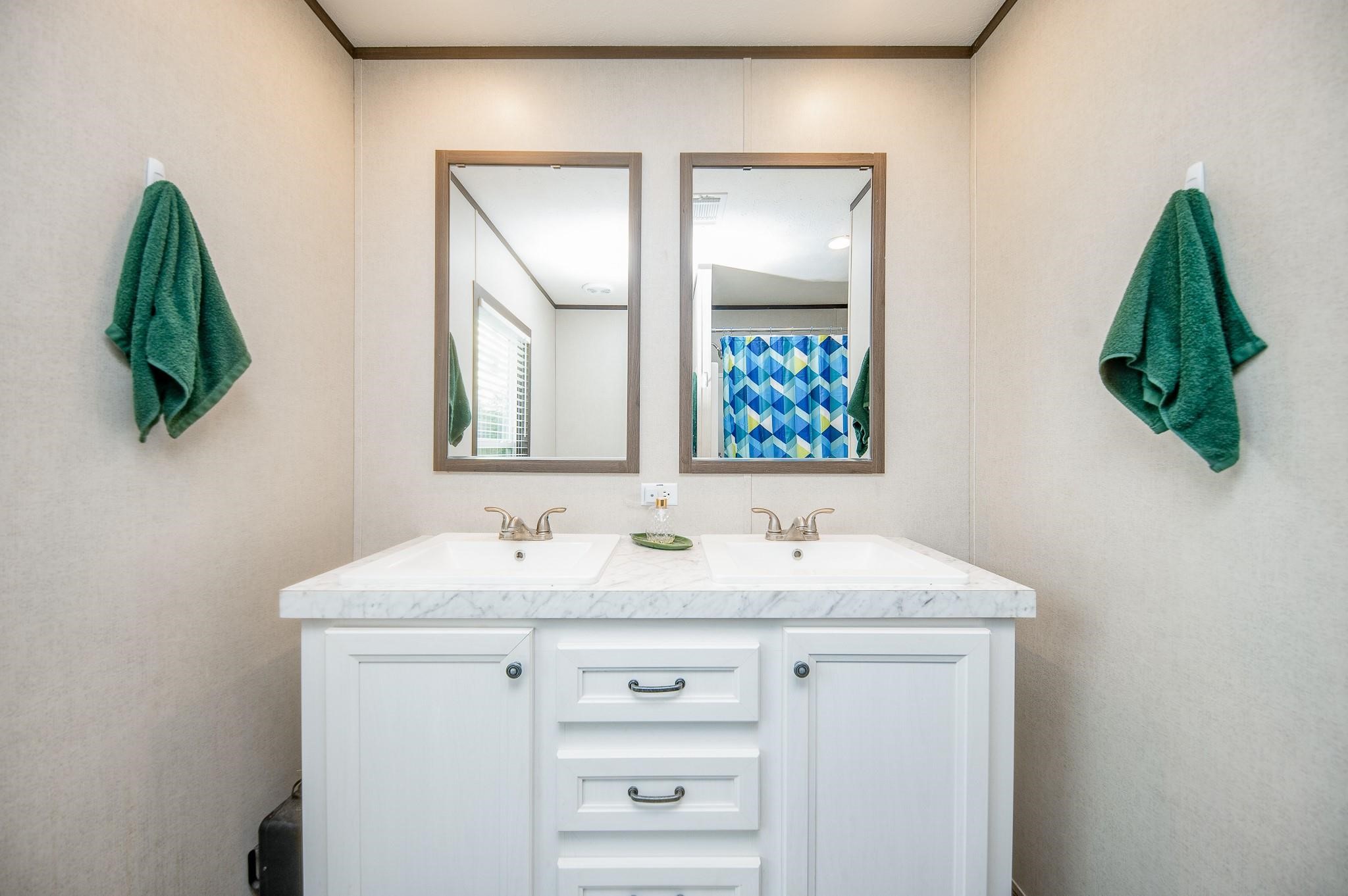 17619 Day Road Property Photo 5