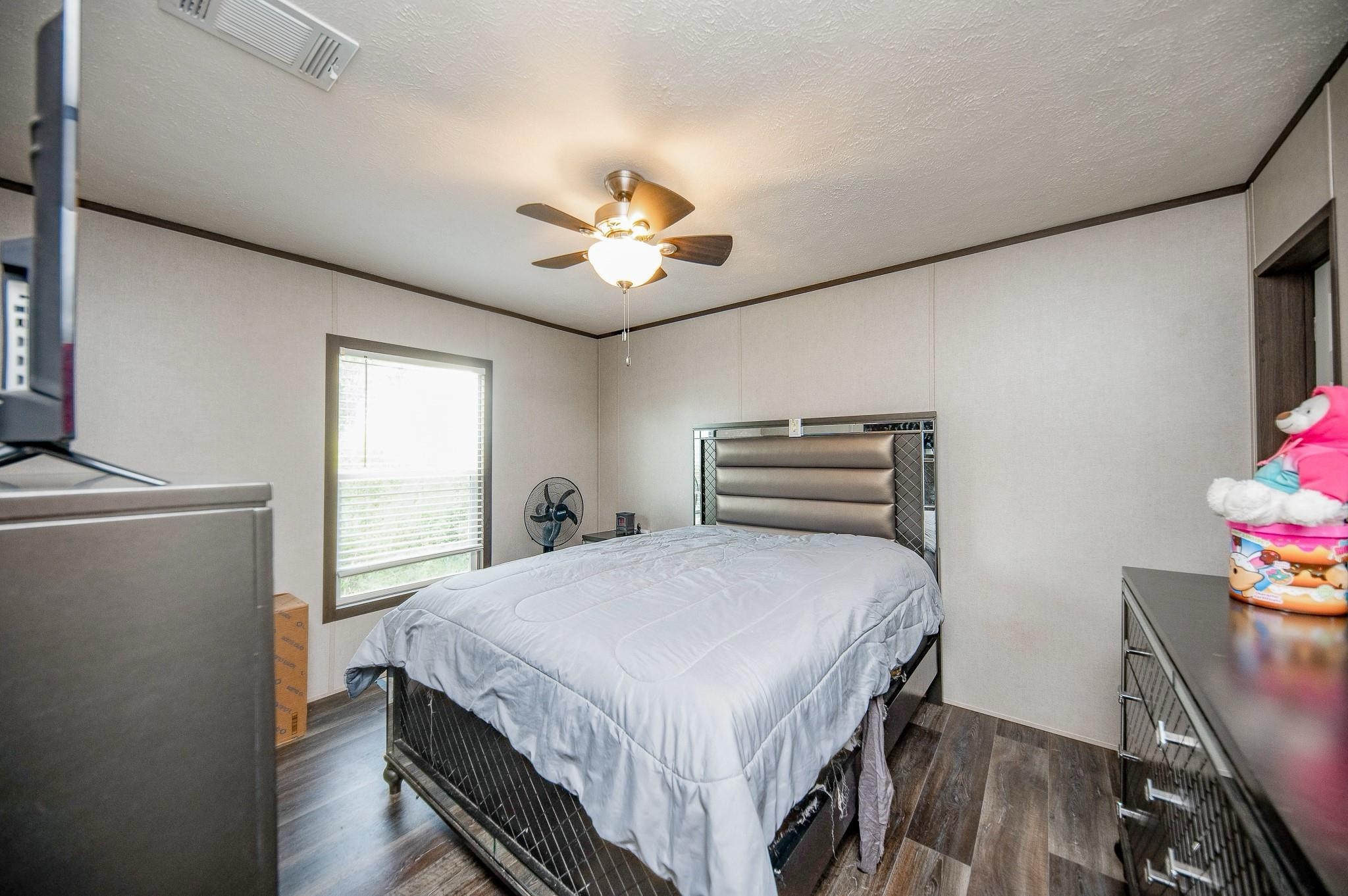 17619 Day Road Property Photo 9