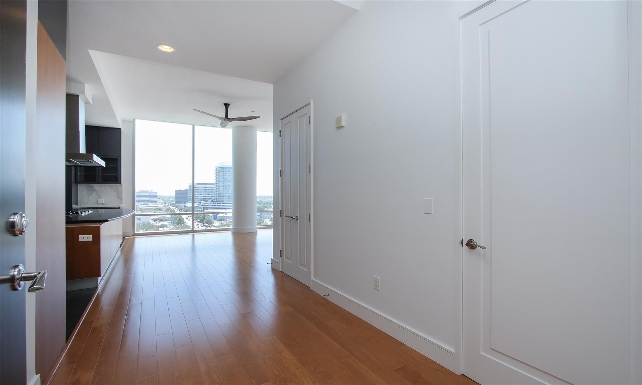 2727 Kirby Drive 10b Property Photo 5