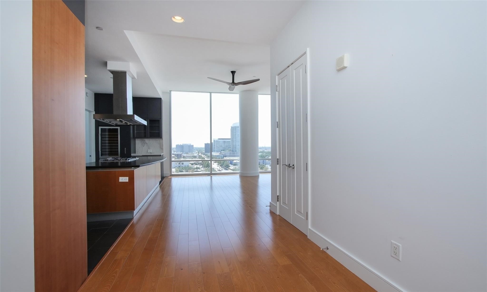 2727 Kirby Drive 10b Property Photo 6