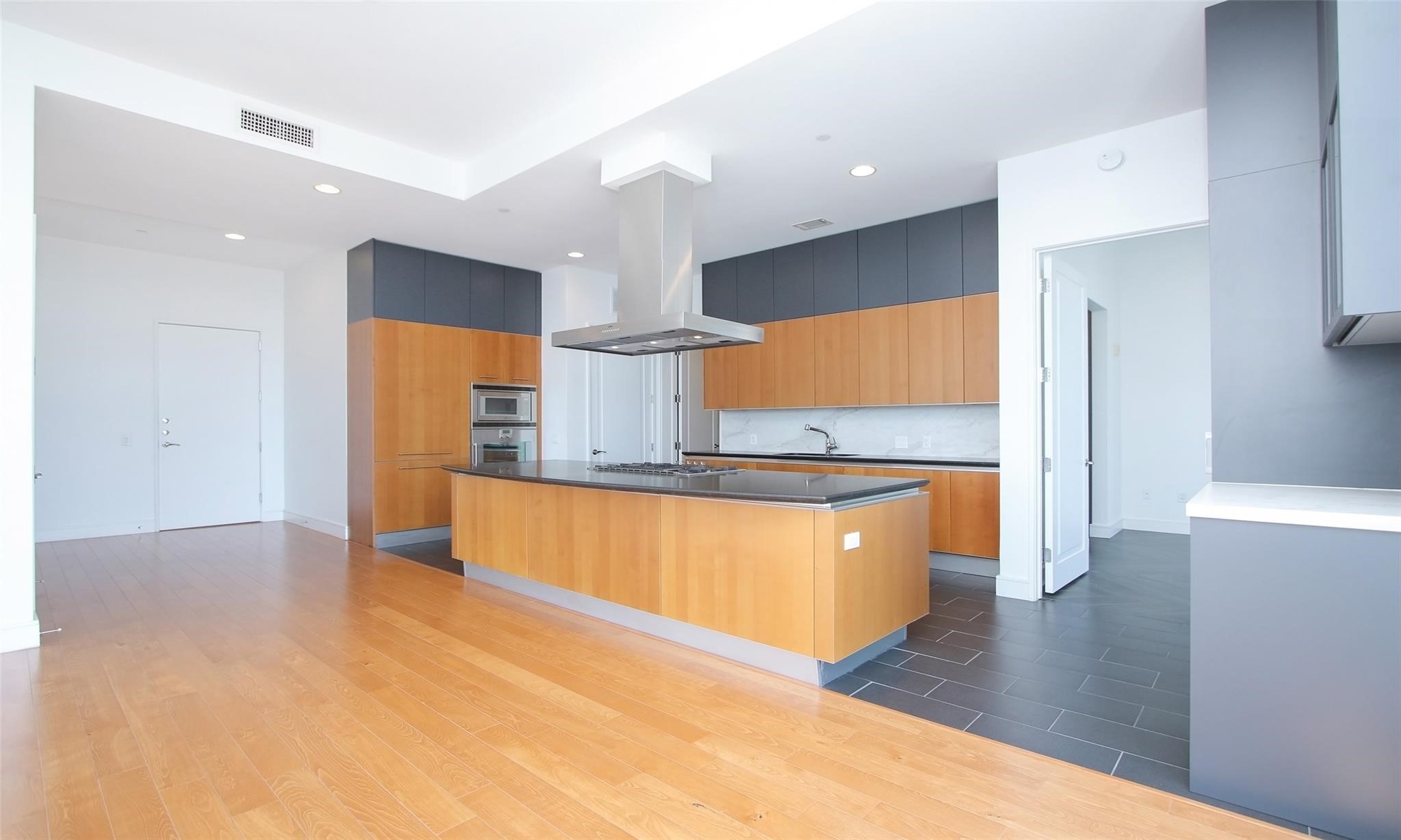 2727 Kirby Drive 10b Property Photo 11