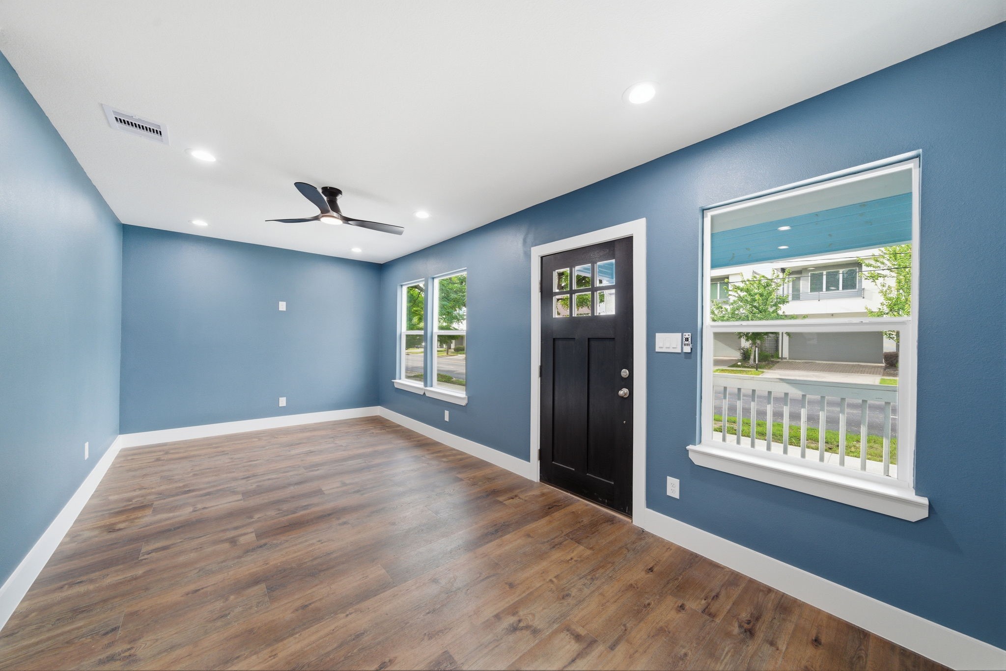 1210 Crockett Street Property Photo 4