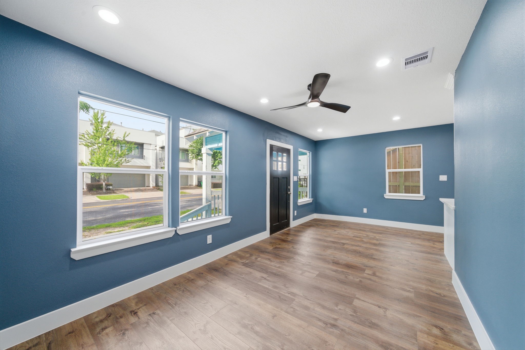 1210 Crockett Street Property Photo 5
