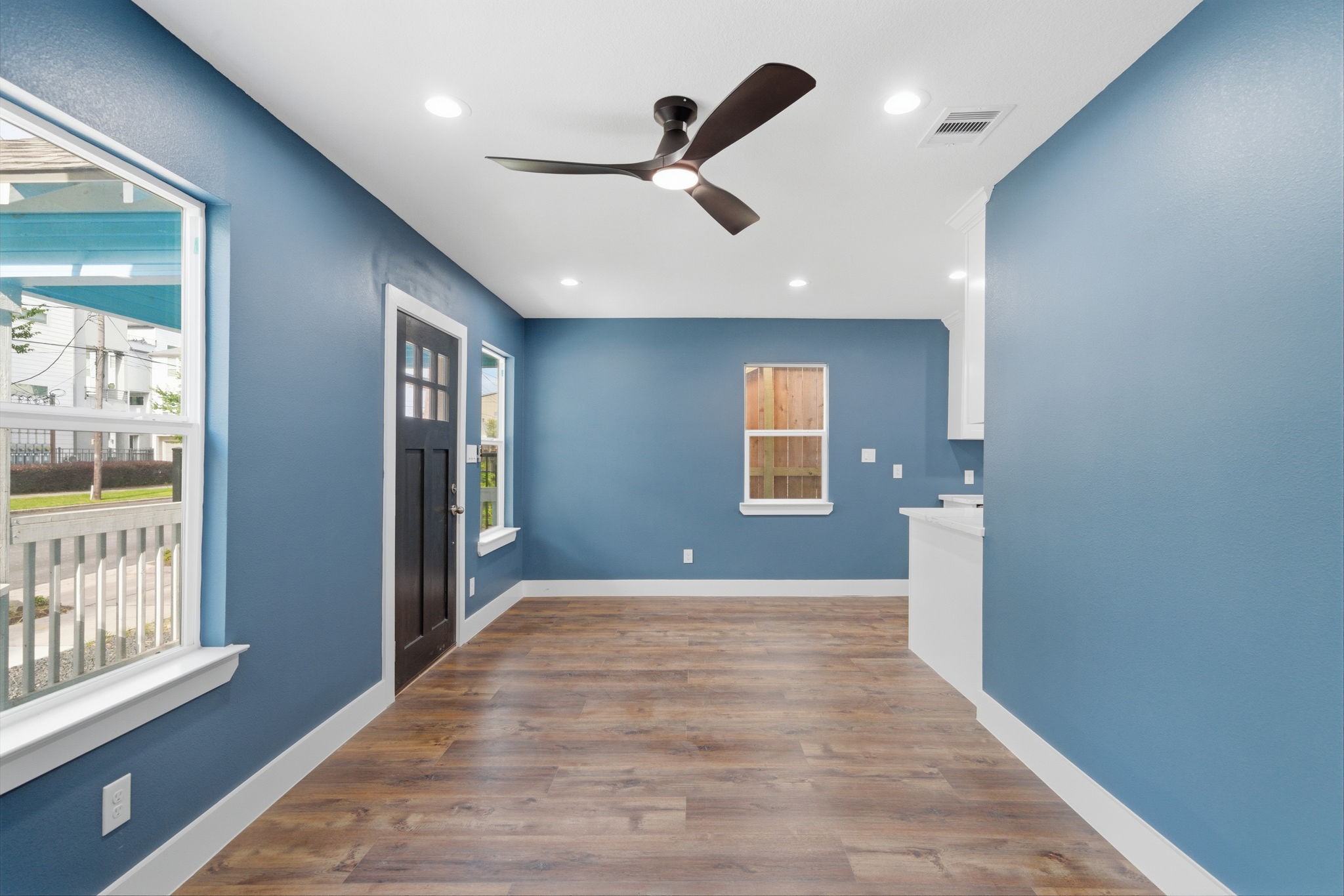 1210 Crockett Street Property Photo 6