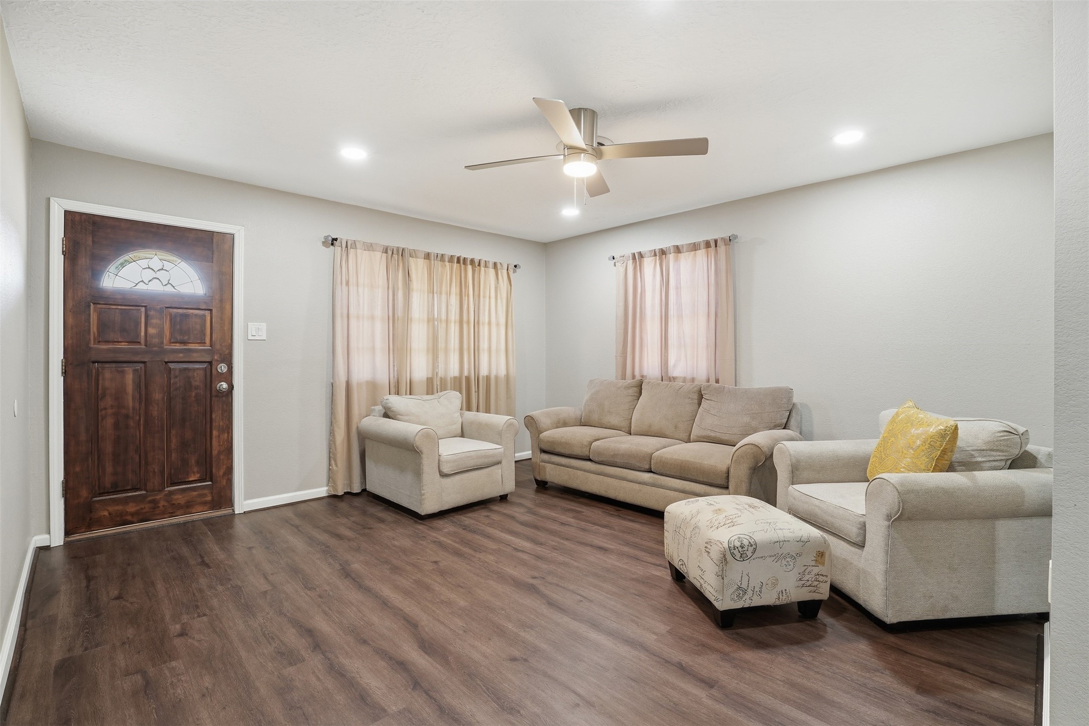 3517 Longwood Drive Property Photo 4