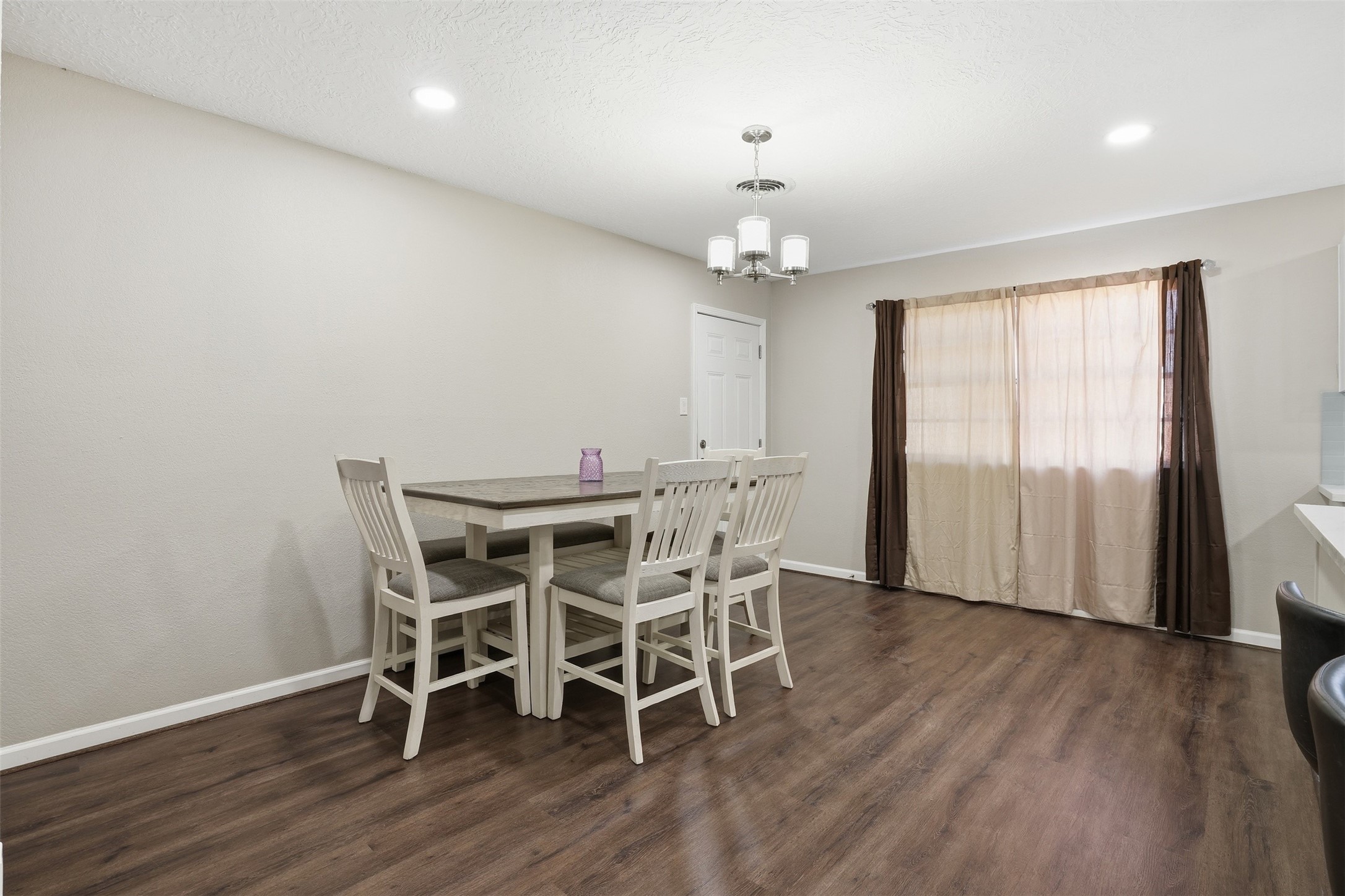 3517 Longwood Drive Property Photo 5