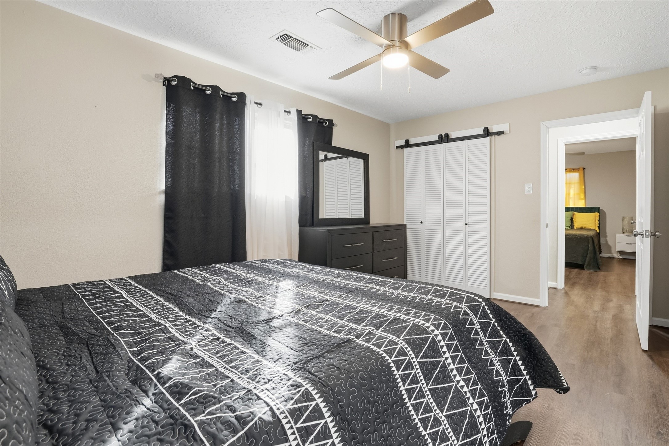 3517 Longwood Drive Property Photo 16